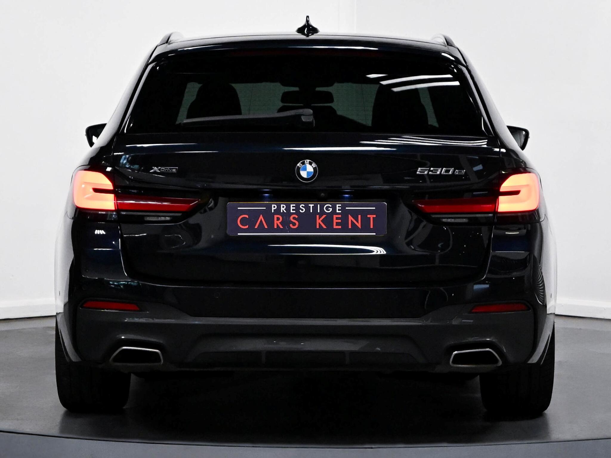 BMW 5 Series view 21