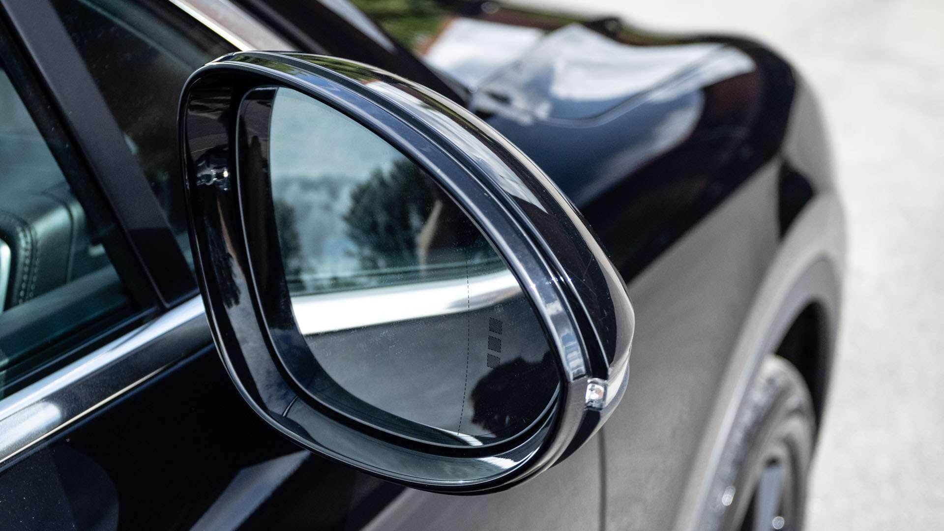 Porsche Cayenne view 38