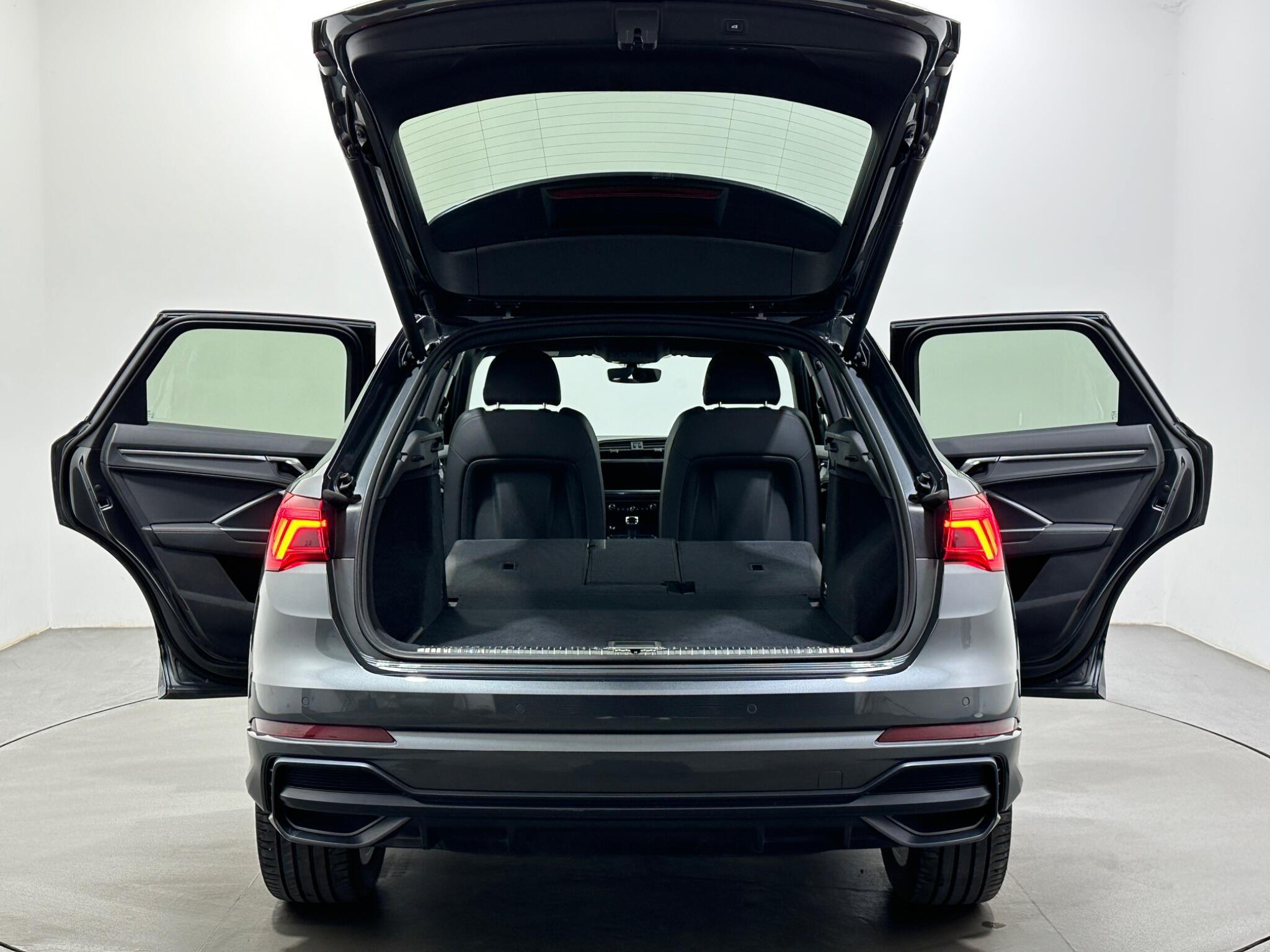 Audi Q3 view 43
