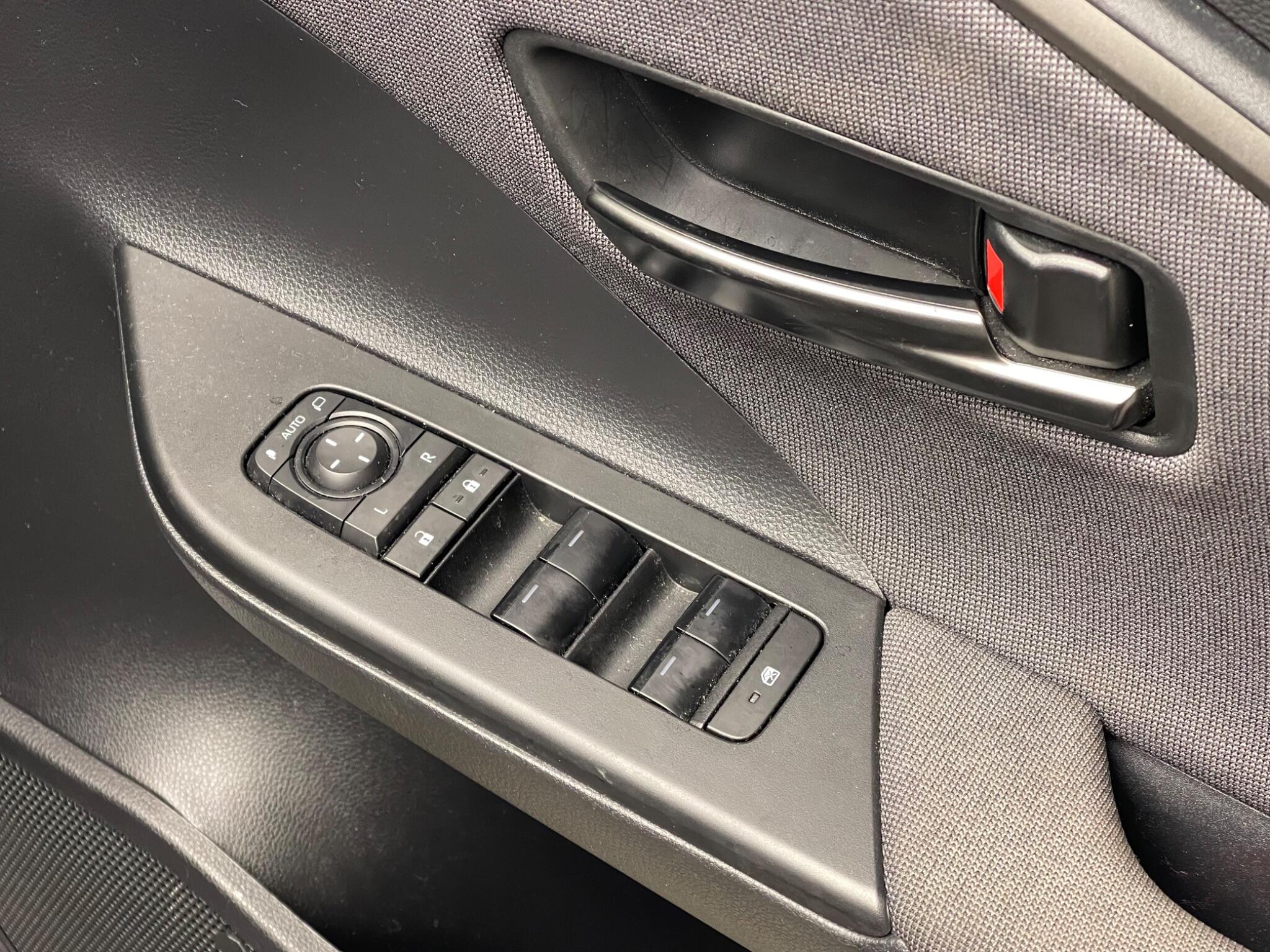 Toyota C-HR view 22