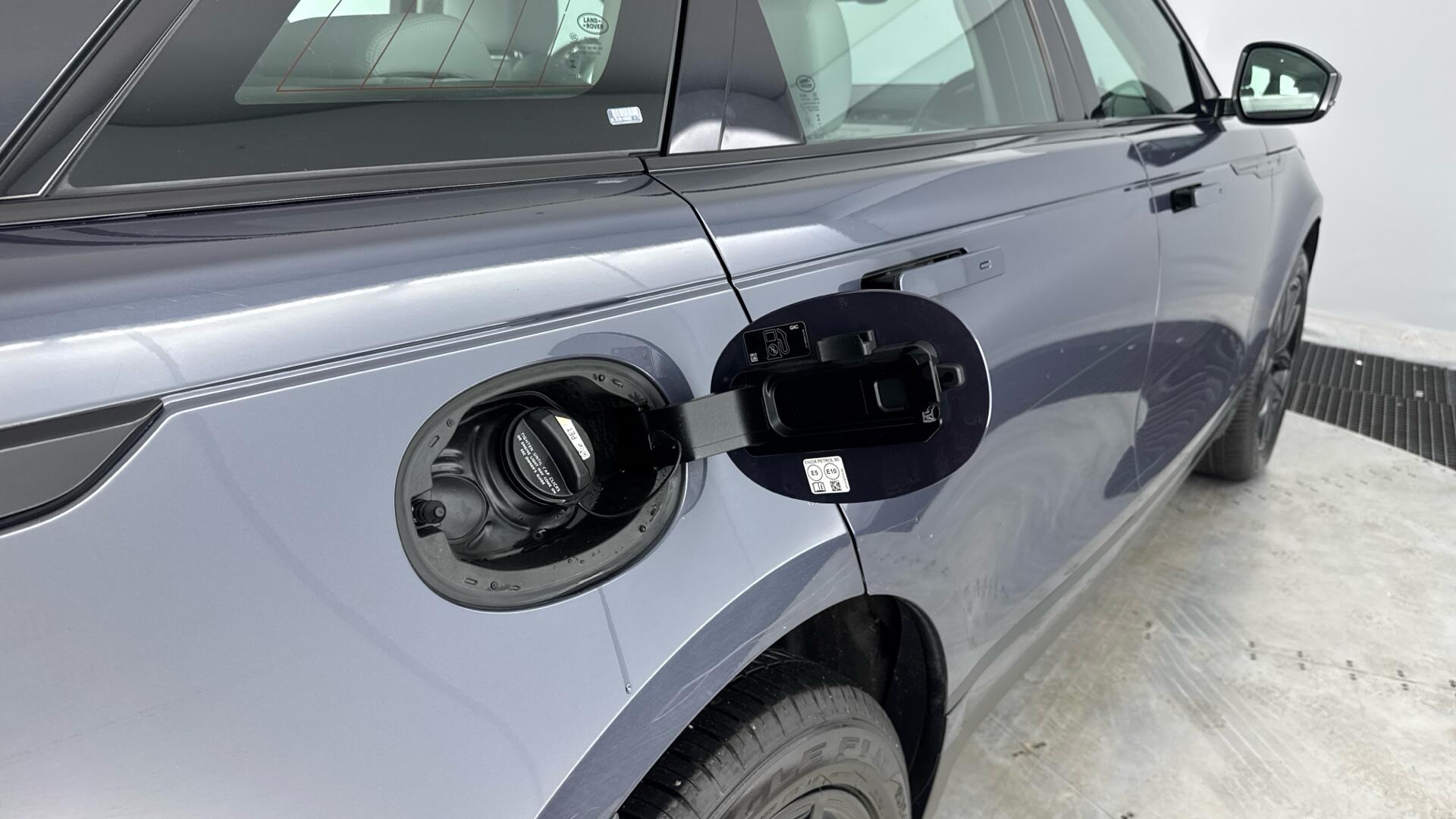 Land Rover Range Rover Velar view 20
