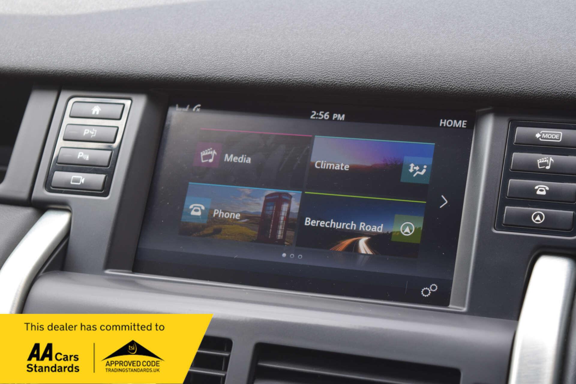 Land Rover Discovery Sport view 45