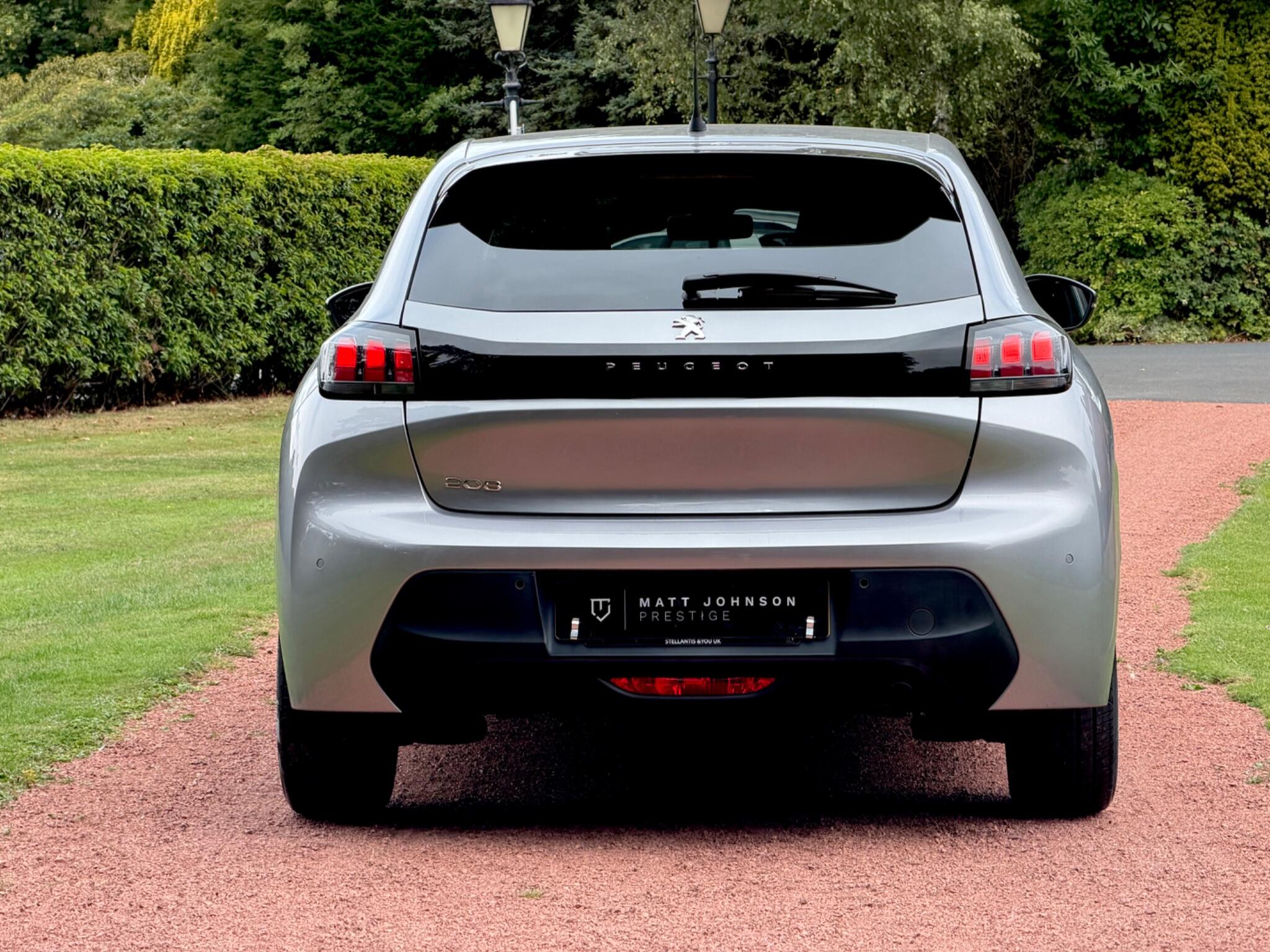 Peugeot 208 view 2