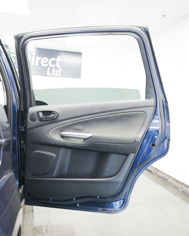 Ford S-Max view 16