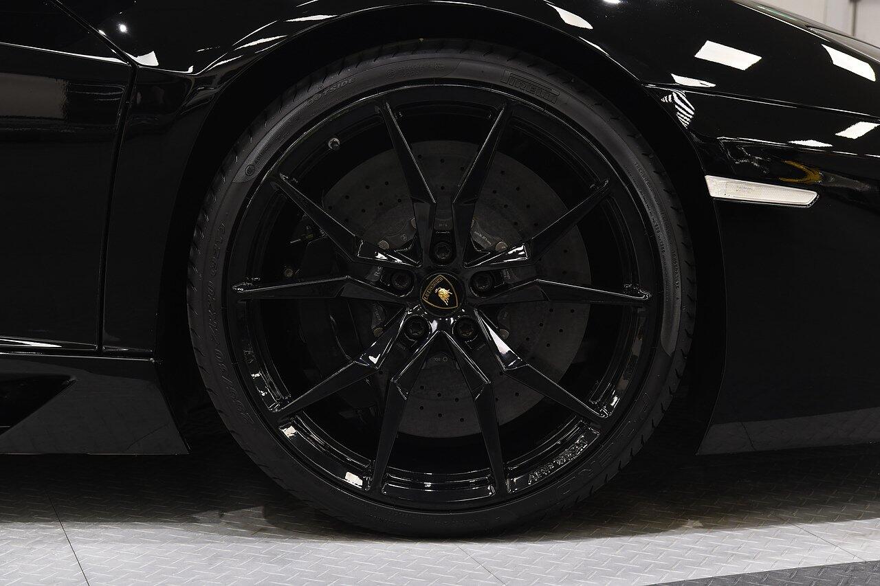 Lamborghini Aventador view 42