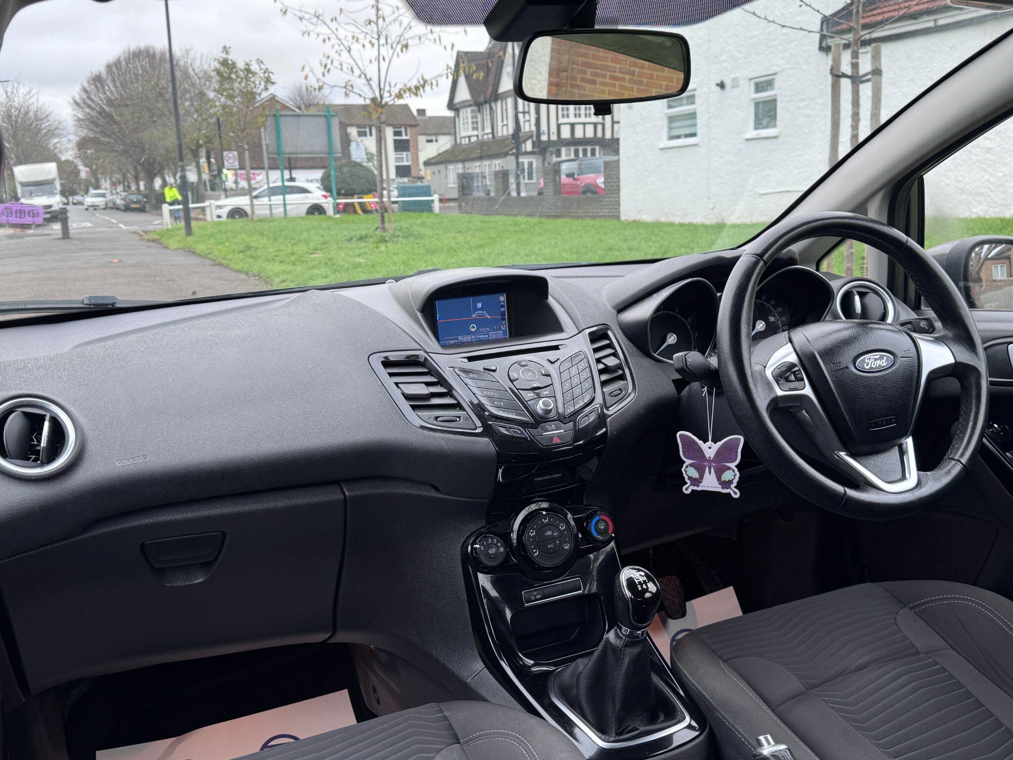 2017 Ford Fiesta image 15