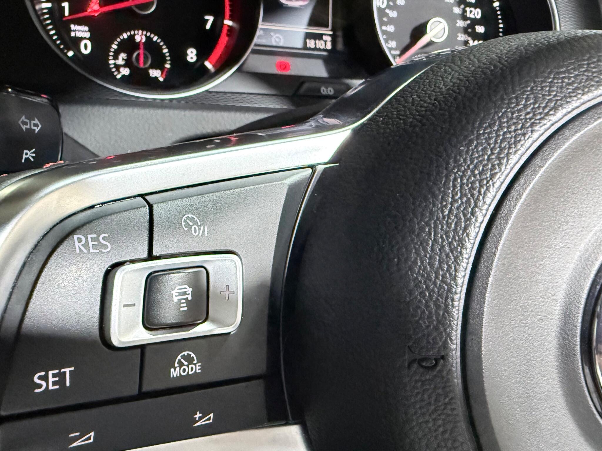 Volkswagen Golf view 30