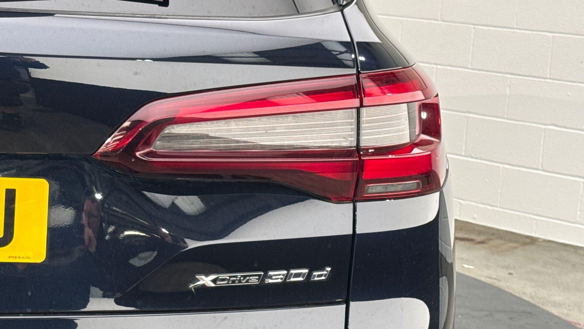 BMW X5 view 21
