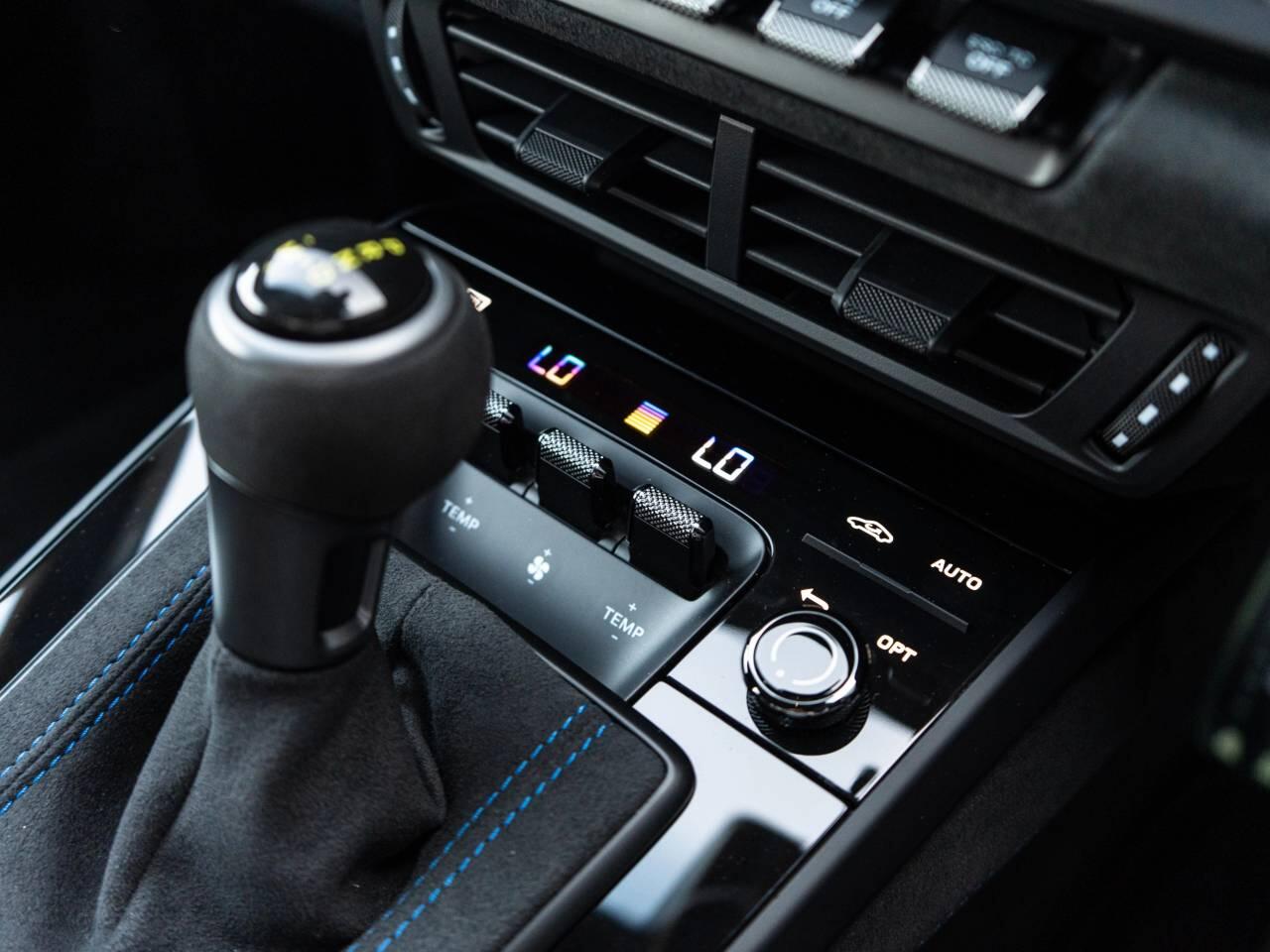 Porsche 911 view 30