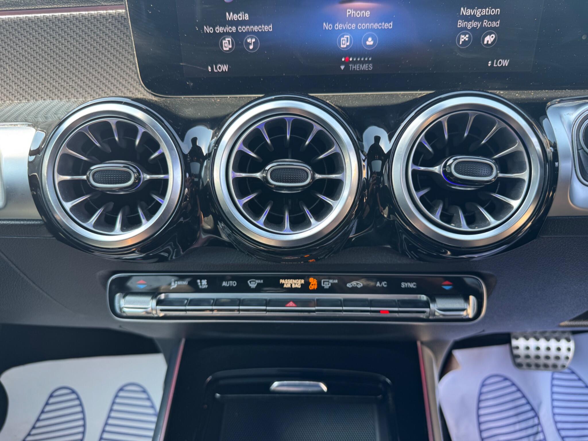 Mercedes-Benz GLB view 53