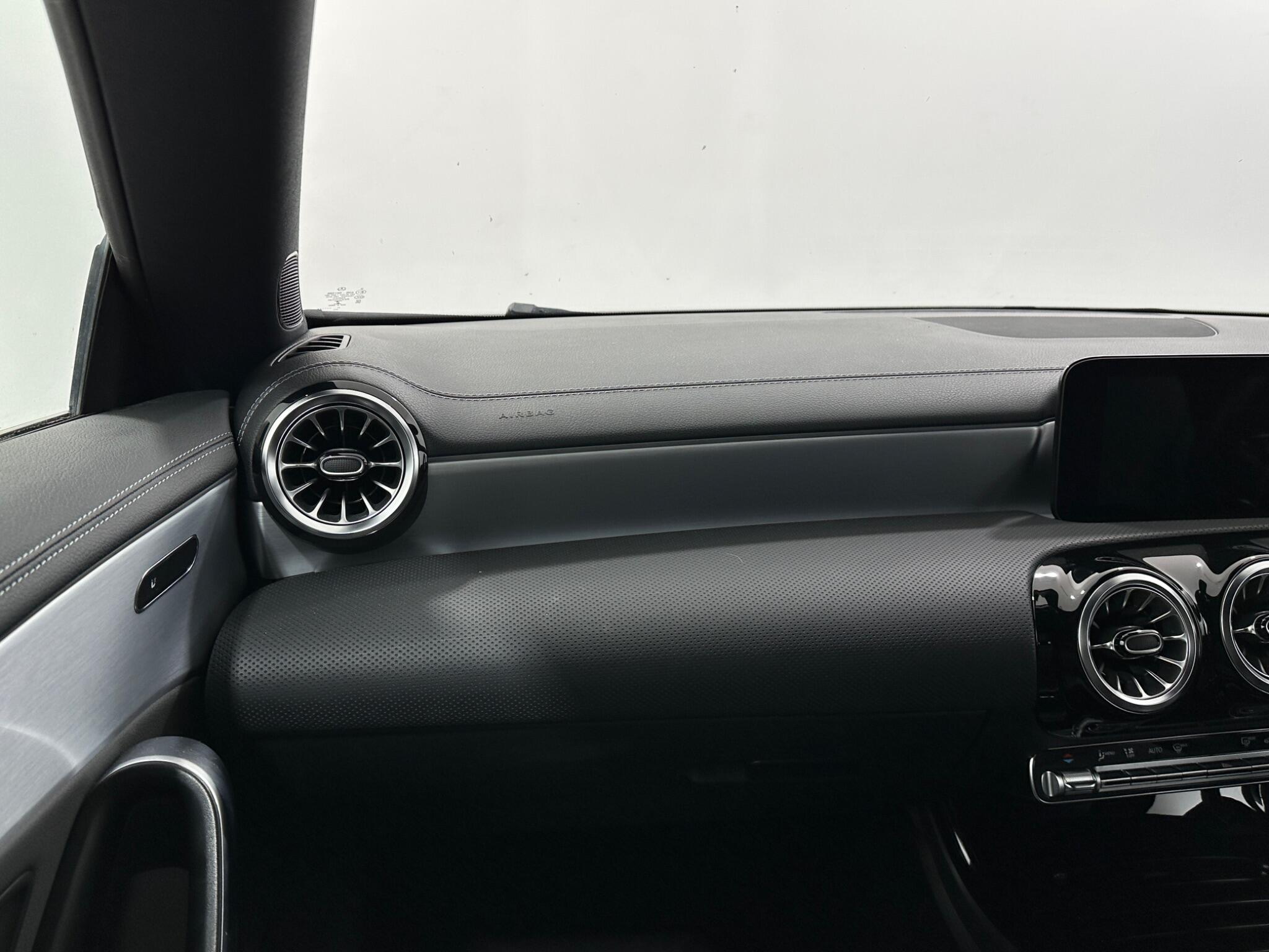 Mercedes-Benz Cla view 31