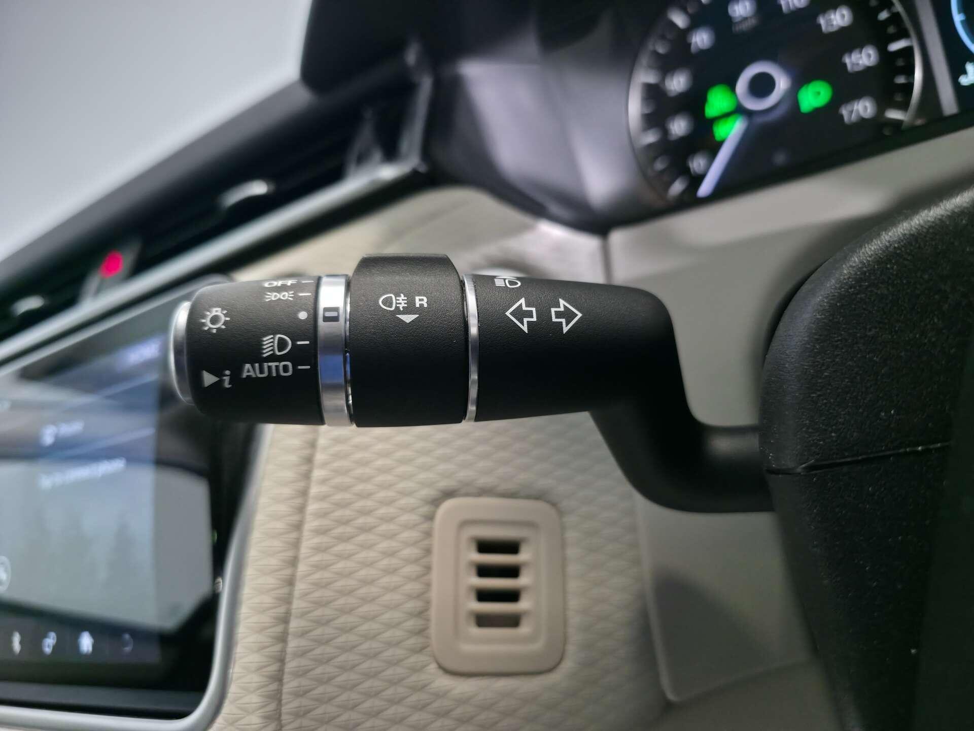 Land Rover Range Rover Velar view 26