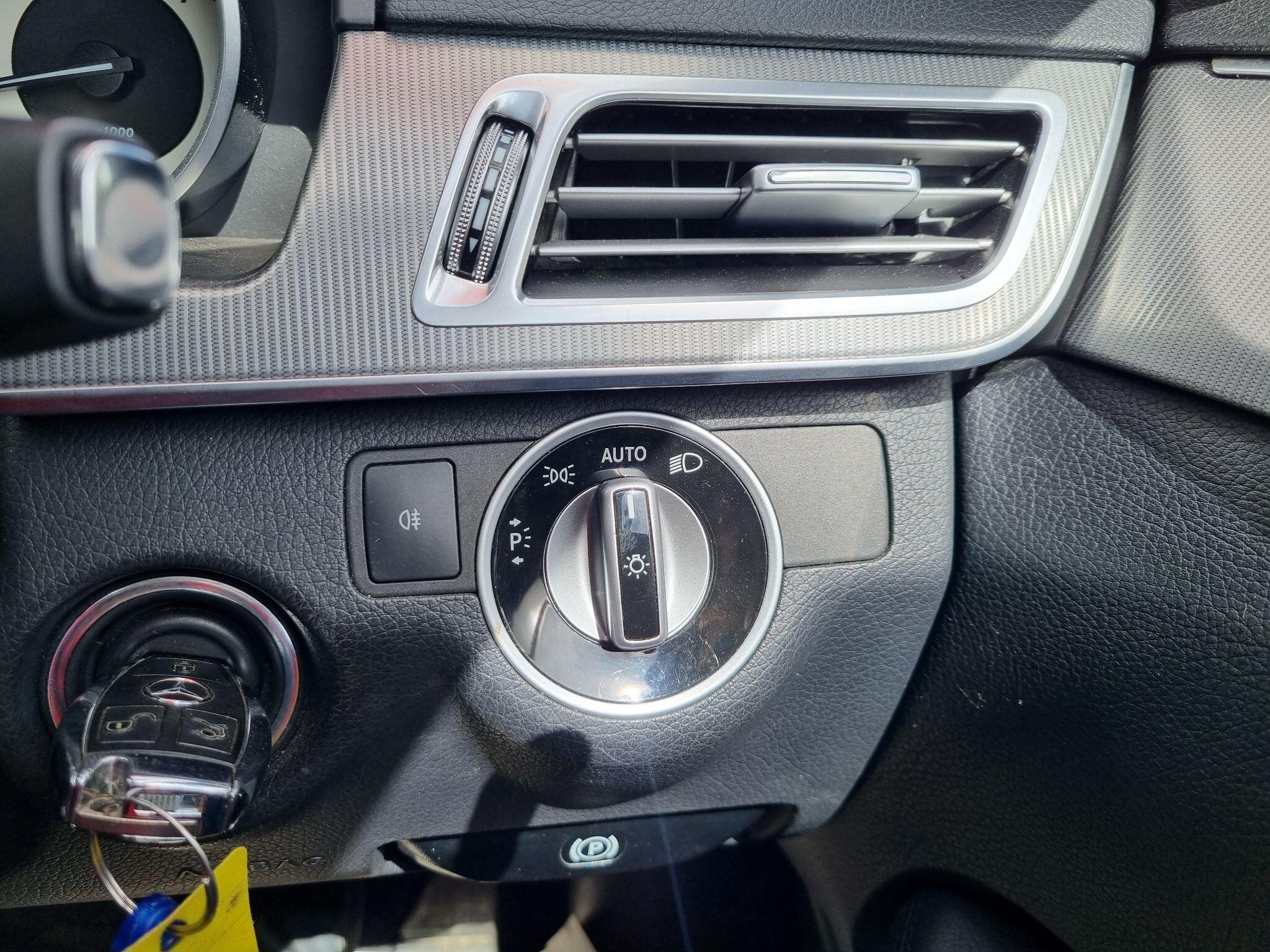 Mercedes-Benz E Class view 59