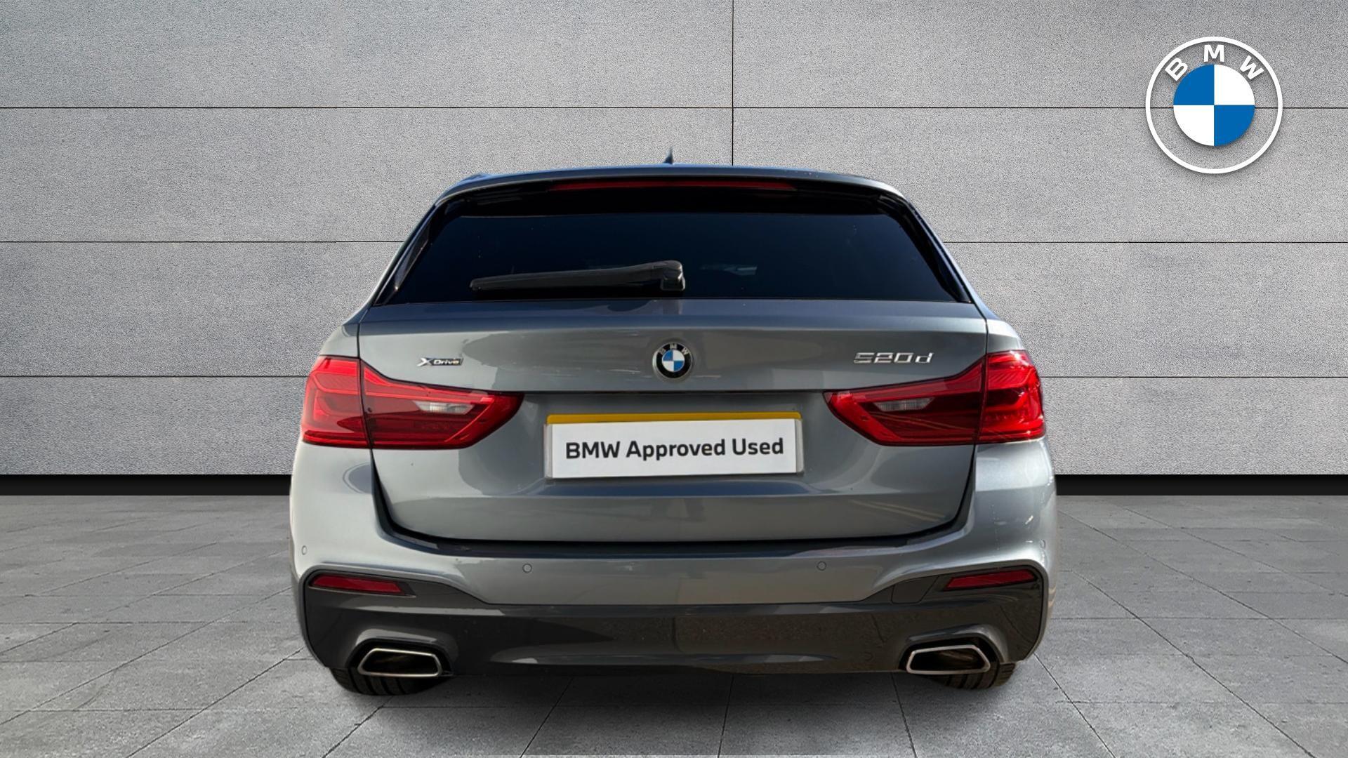 BMW 5 Series view 15