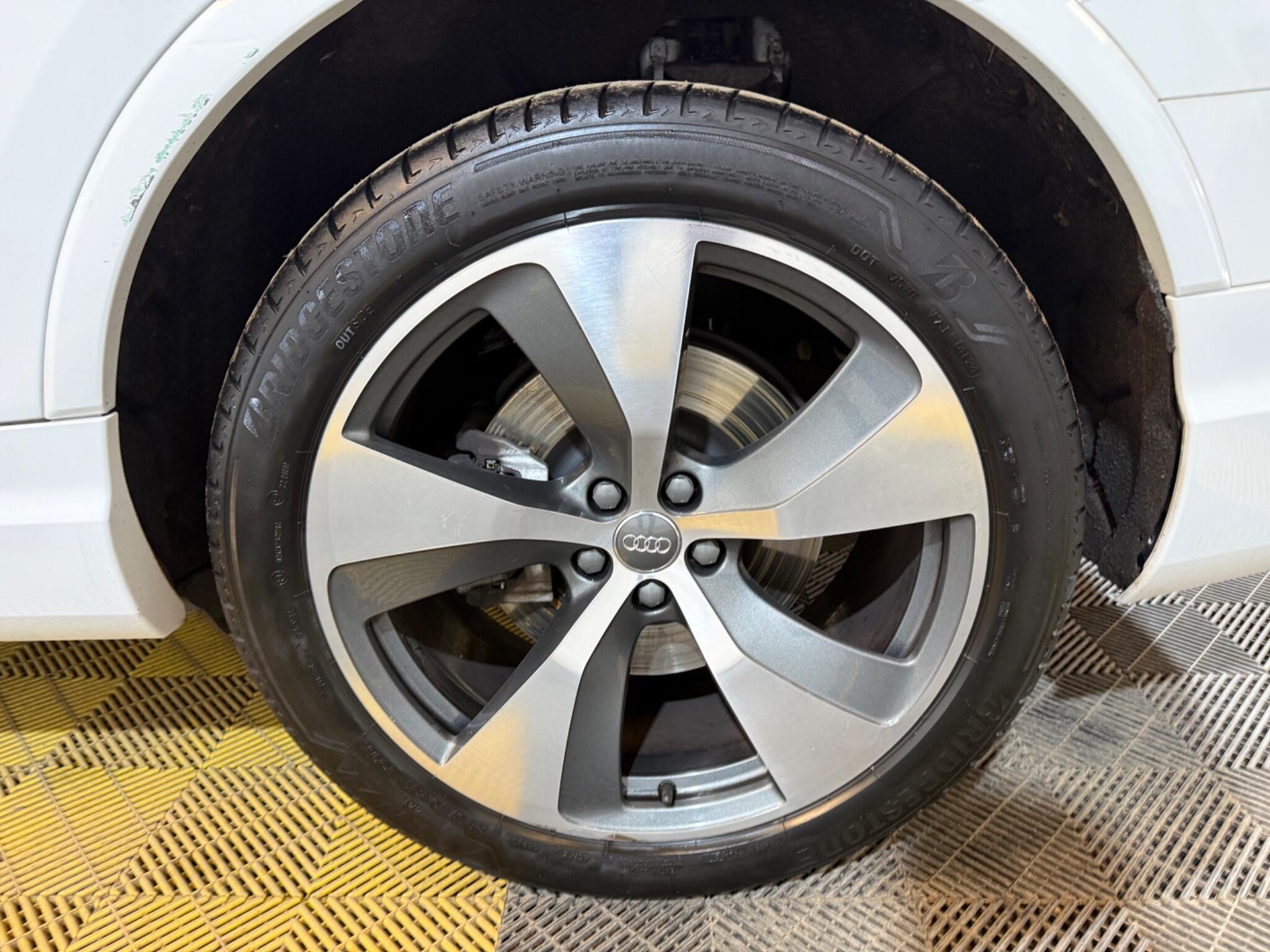 Audi Q7 view 61