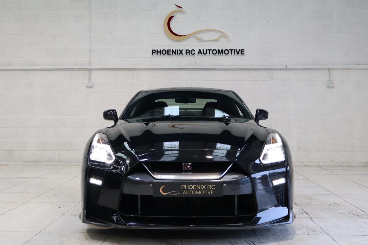 Nissan GT-R view 5