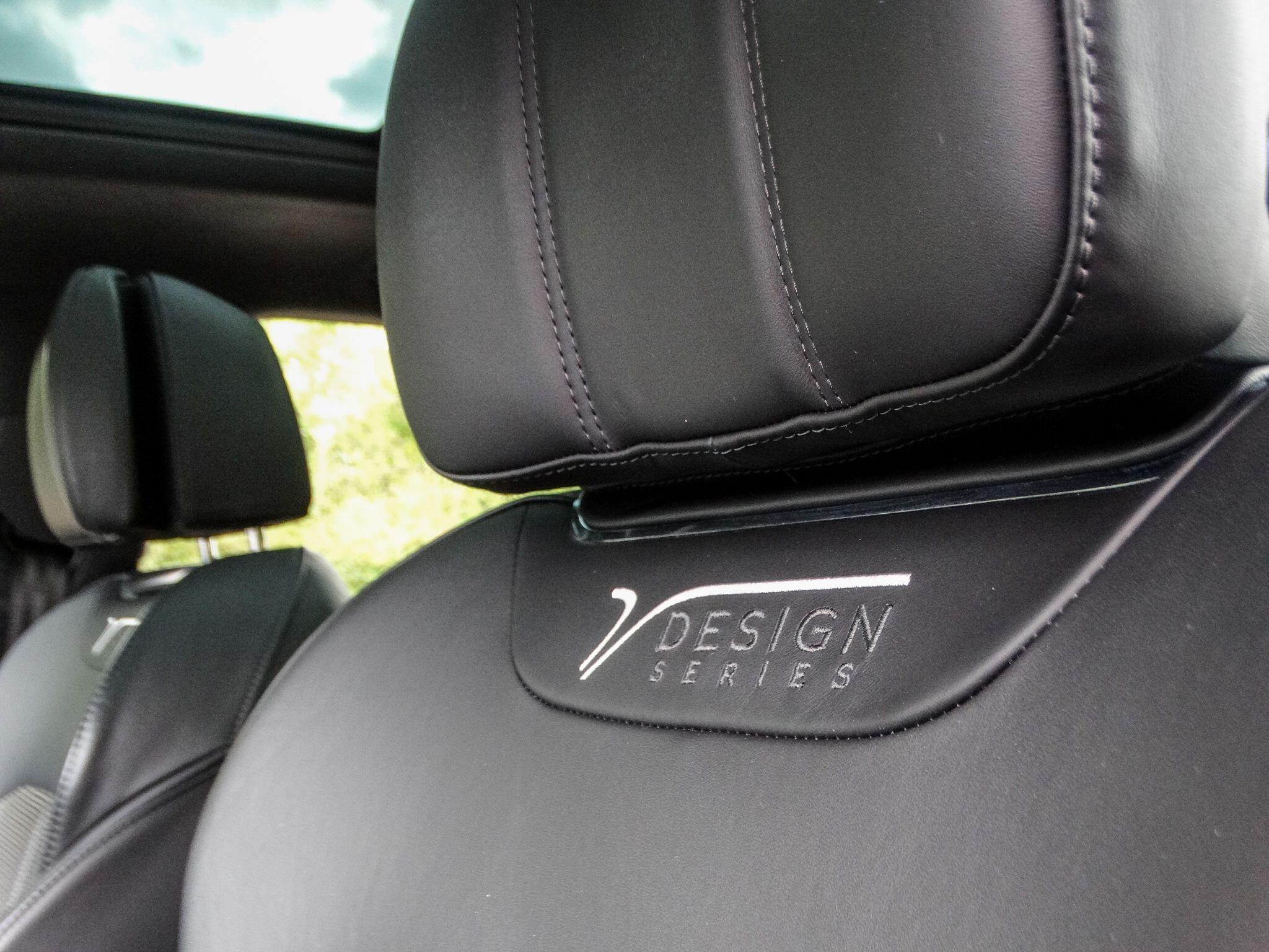 Bentley Bentayga view 14