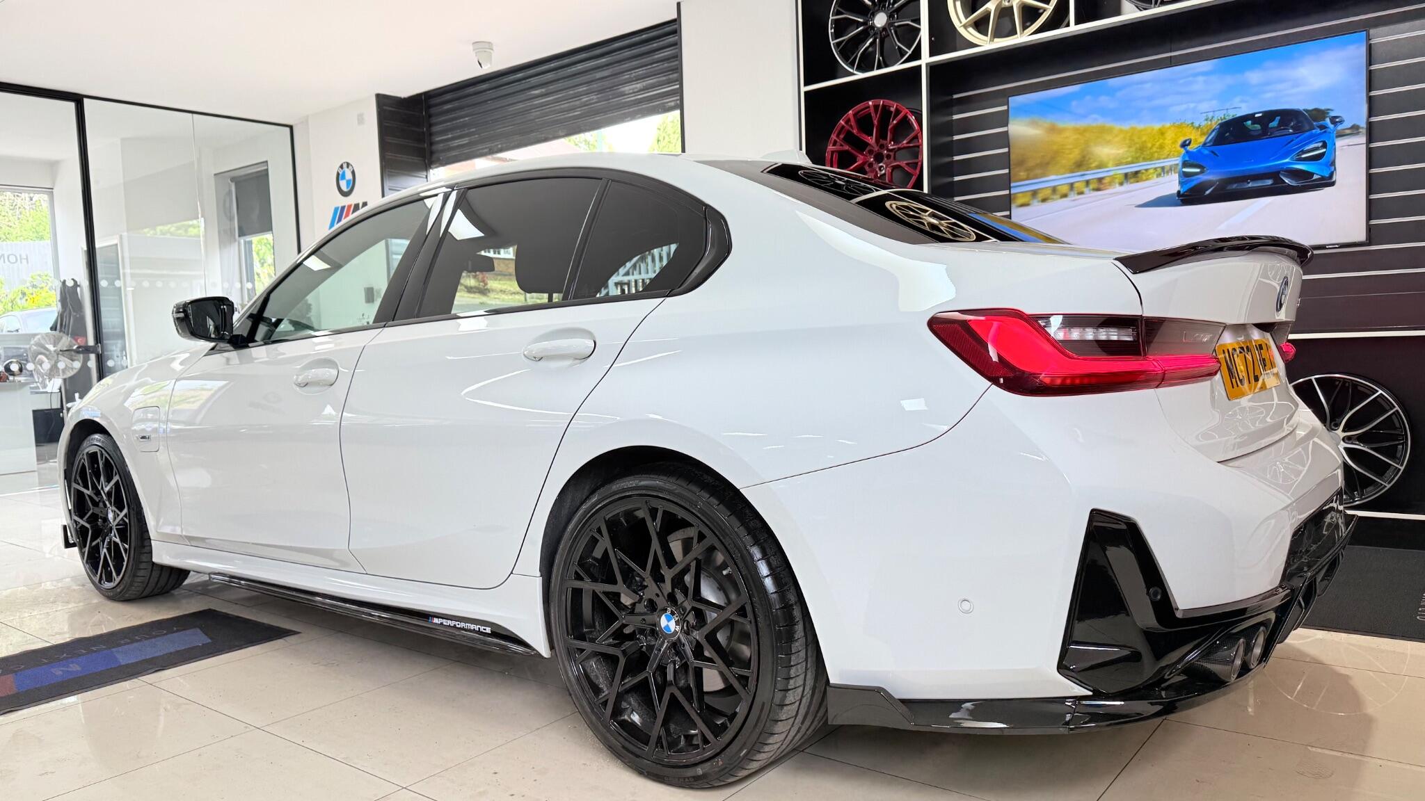 BMW 3 Series view 44