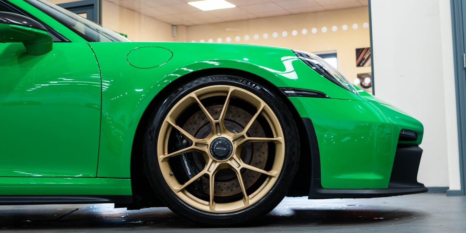 Porsche 911 view 10