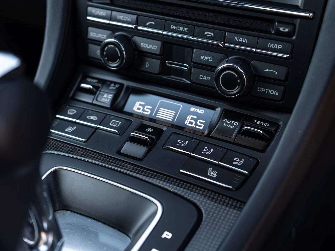Porsche 911 view 37