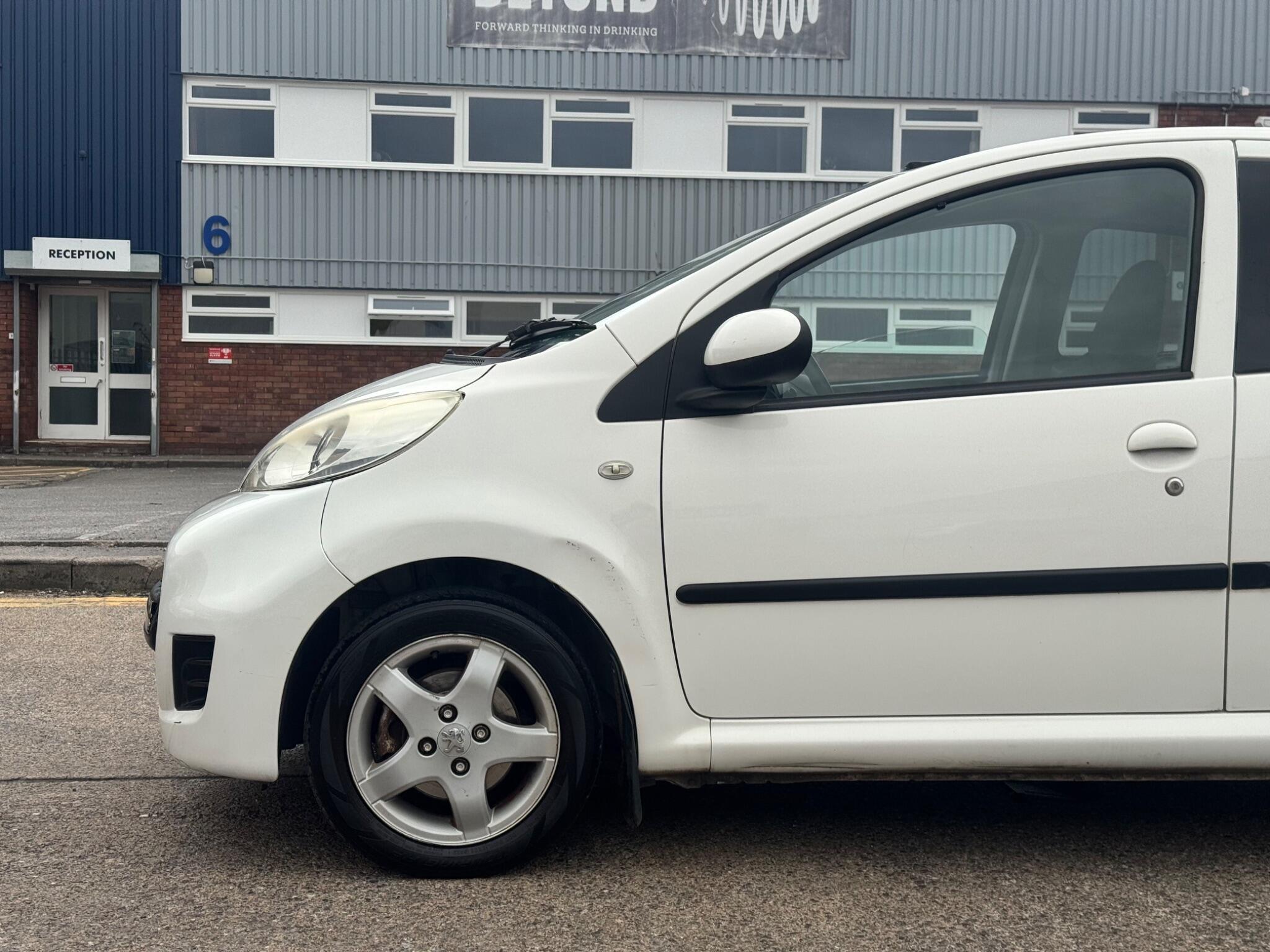 Peugeot 107 view 11