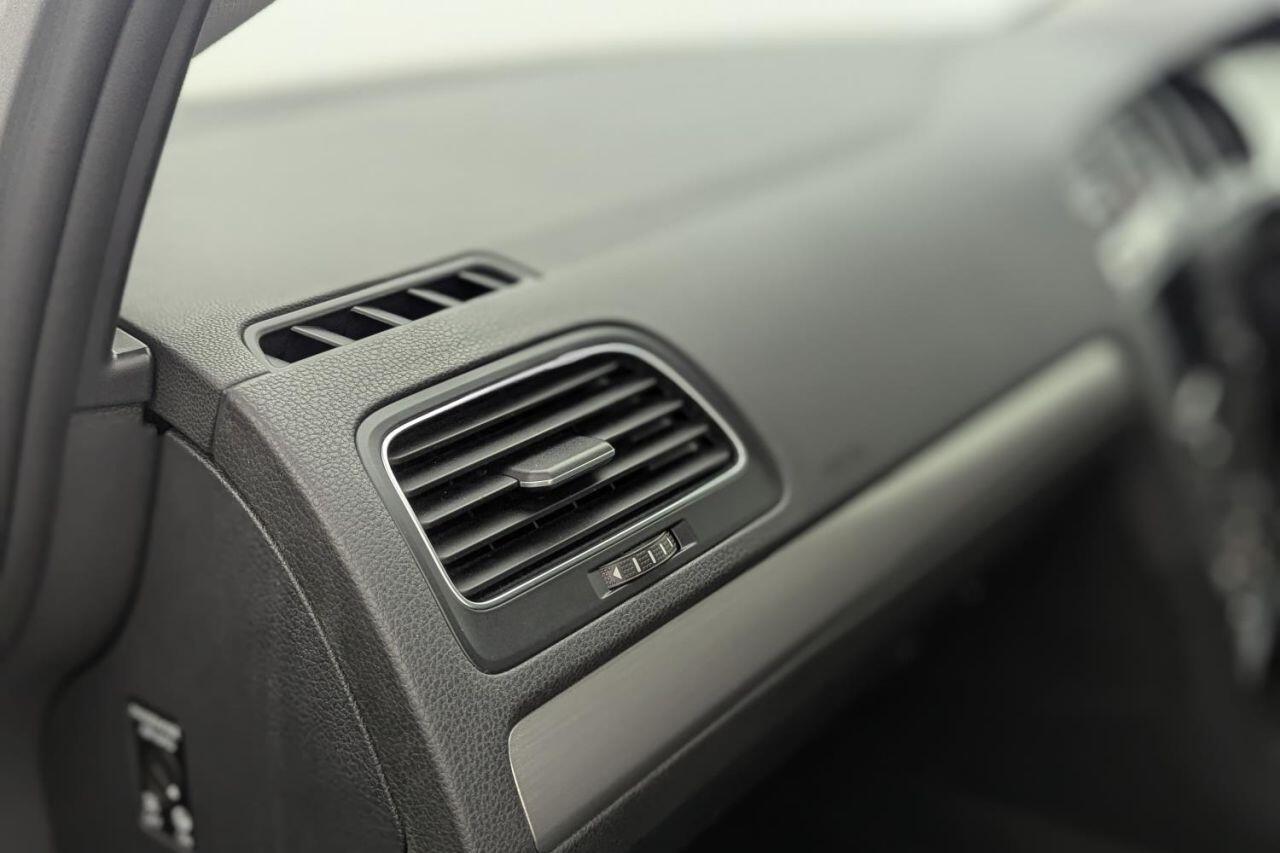 Volkswagen Golf view 22