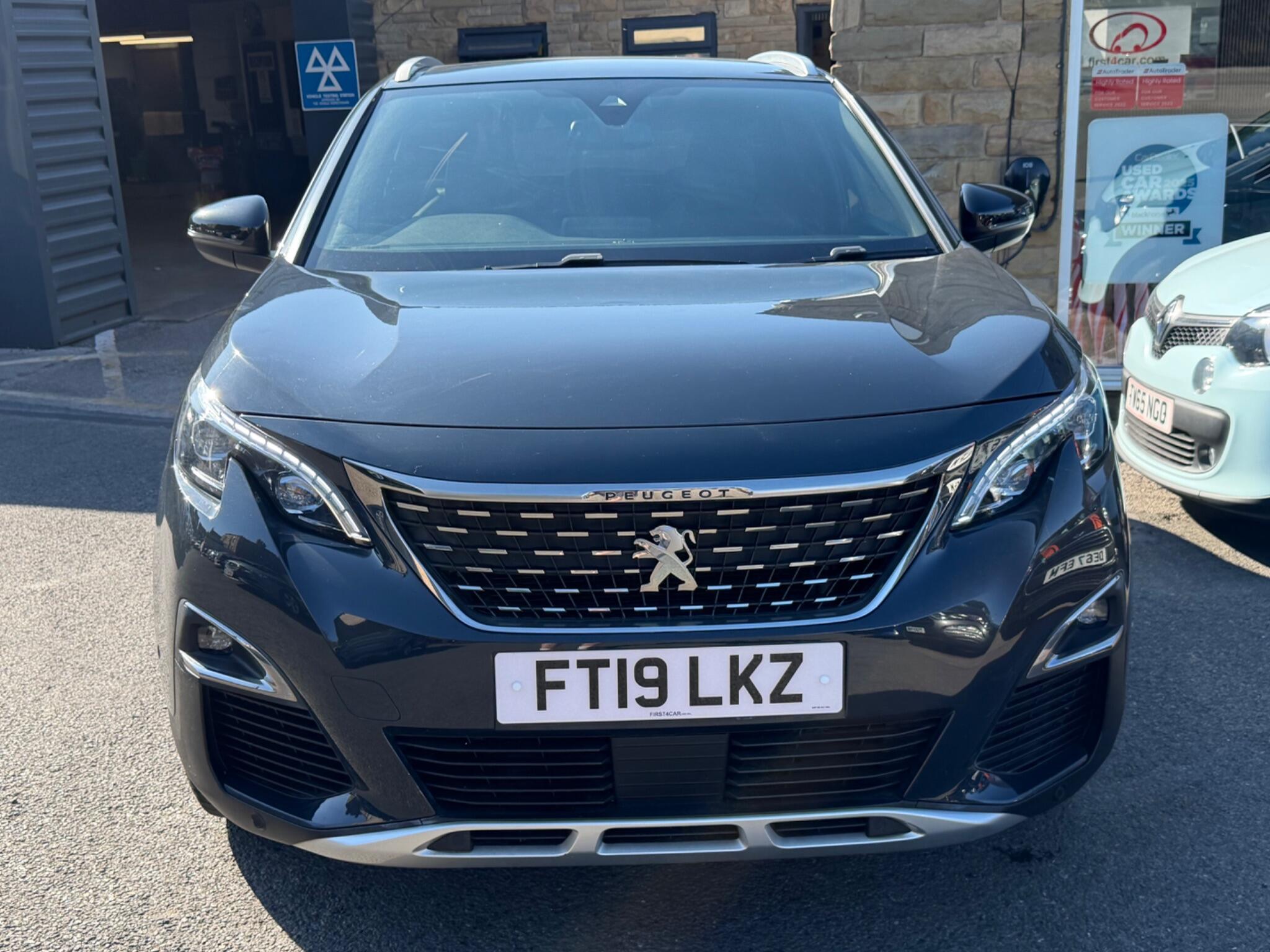 Peugeot 3008 view 3