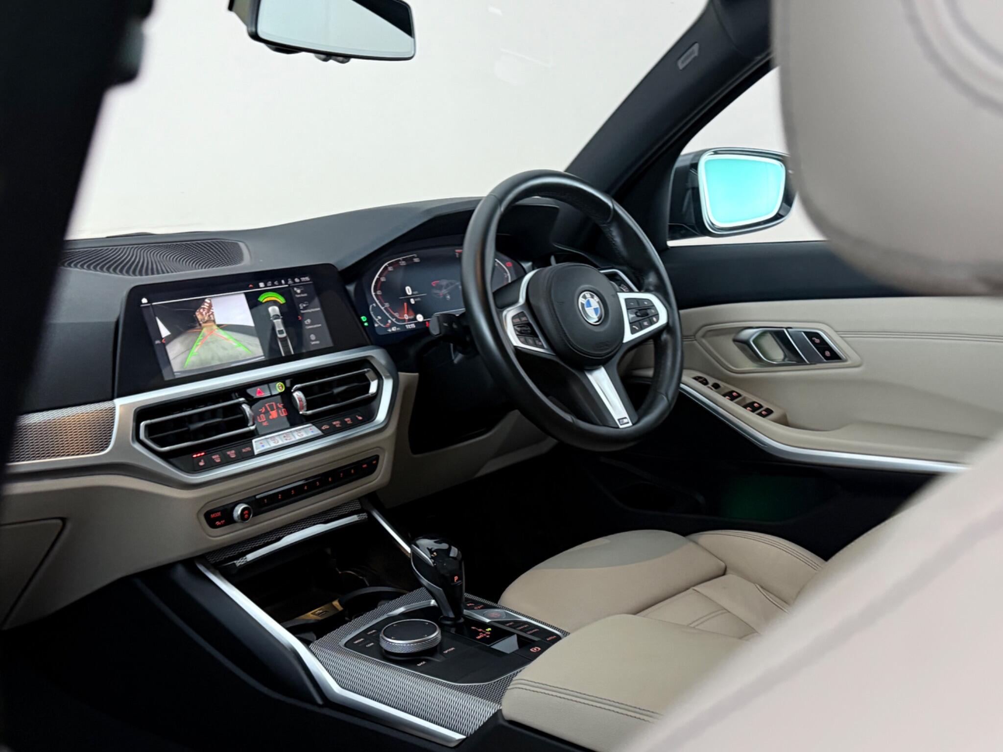 BMW 3 Series view 4