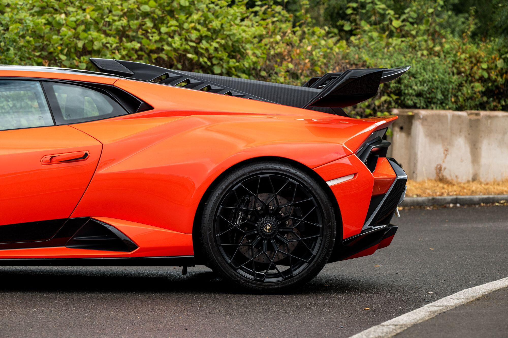 Lamborghini Huracan view 45