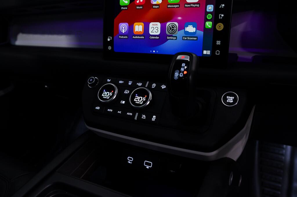 Land Rover Defender view 20