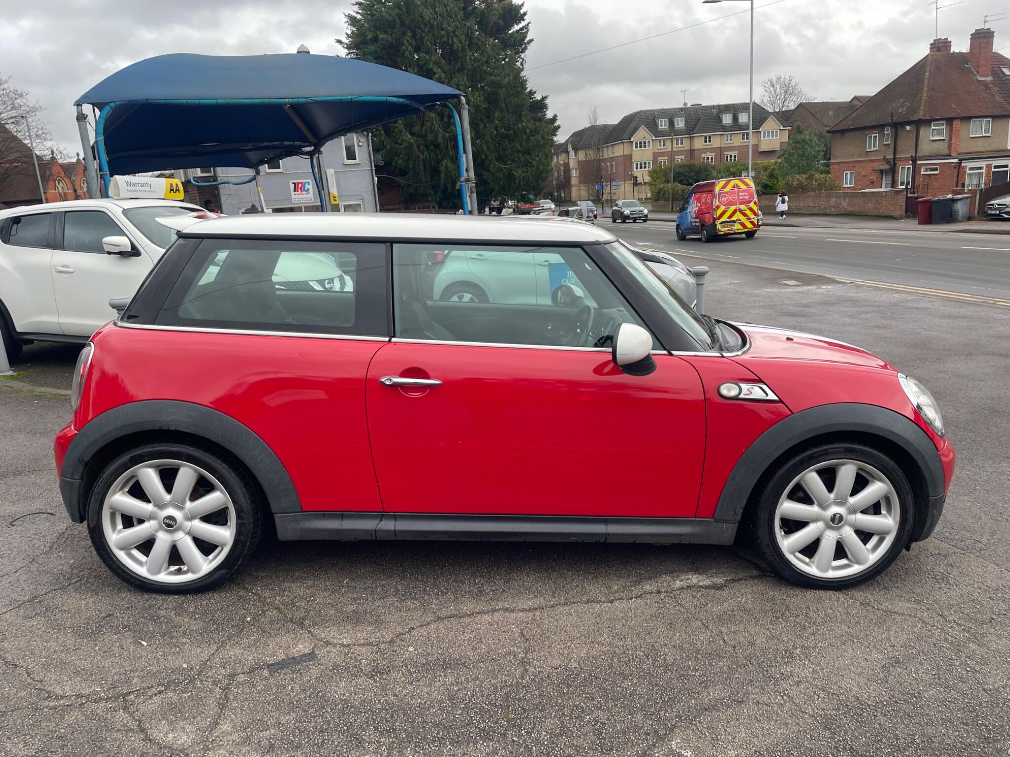 2007 MINI Hatch image 15