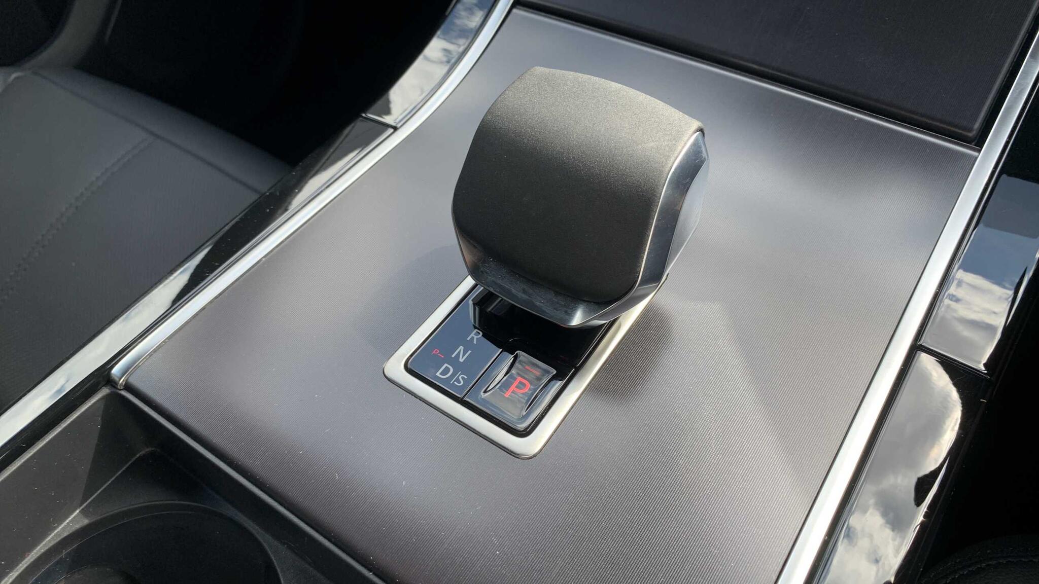 Land Rover Range Rover Velar view 14