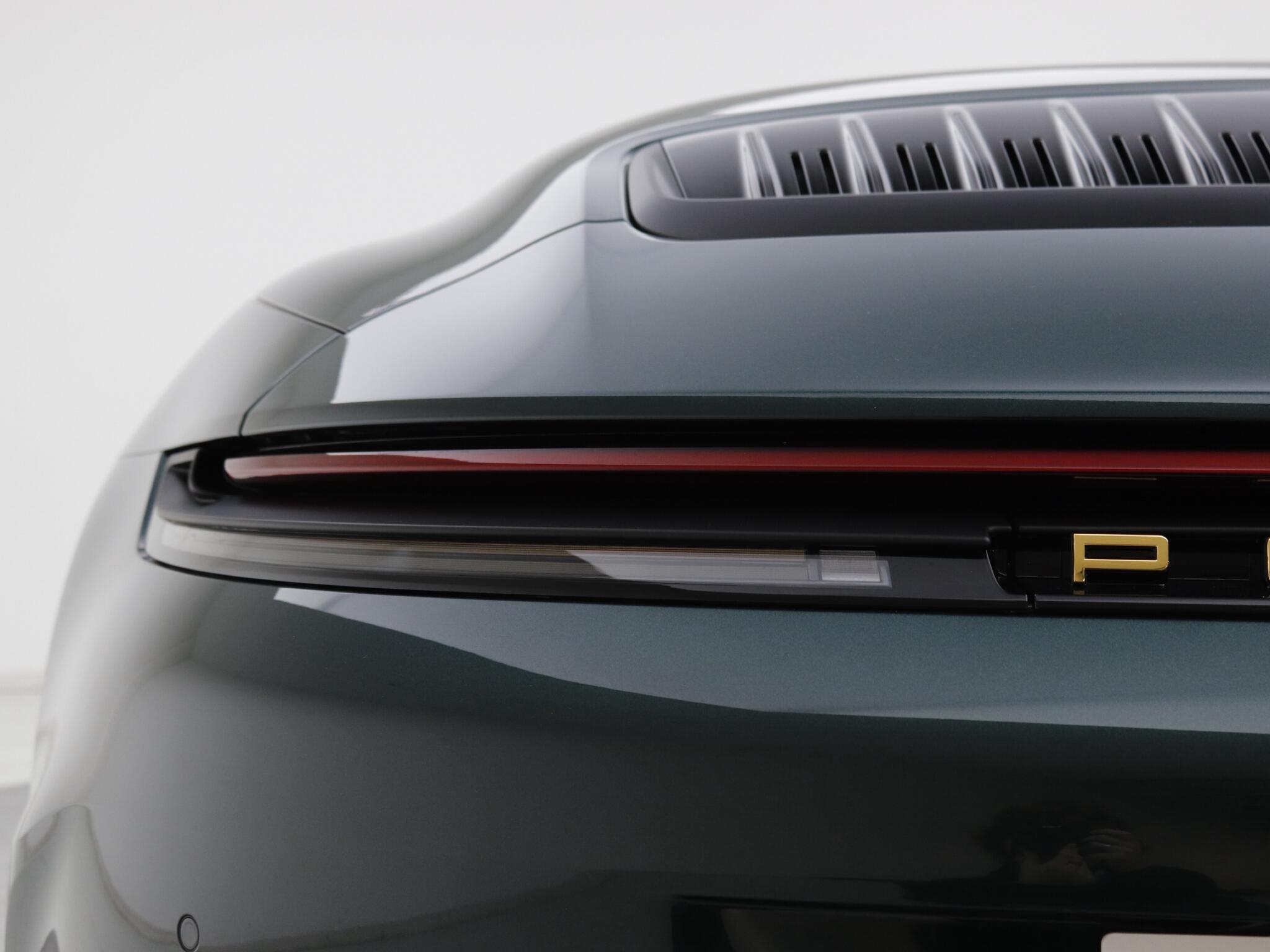 Porsche 911 view 21
