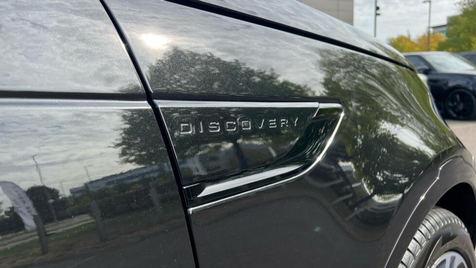 Land Rover Discovery view 20