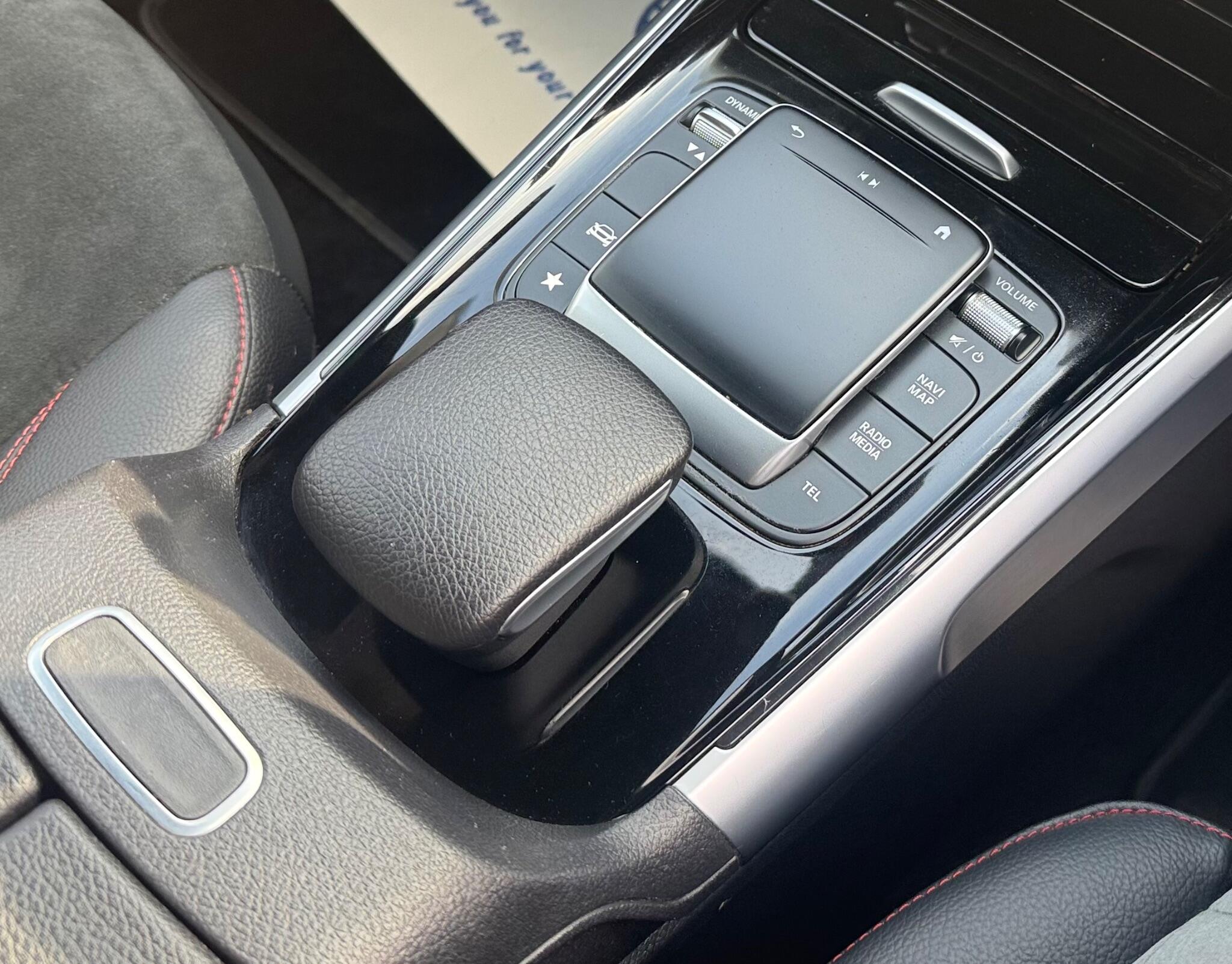 Mercedes-Benz GLB view 21