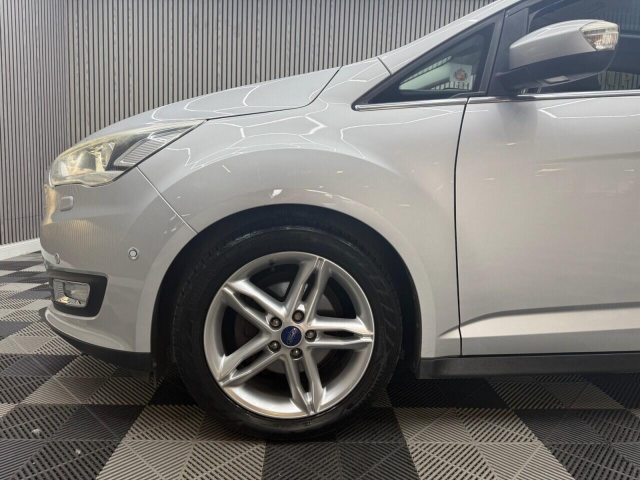Ford C-Max view 29