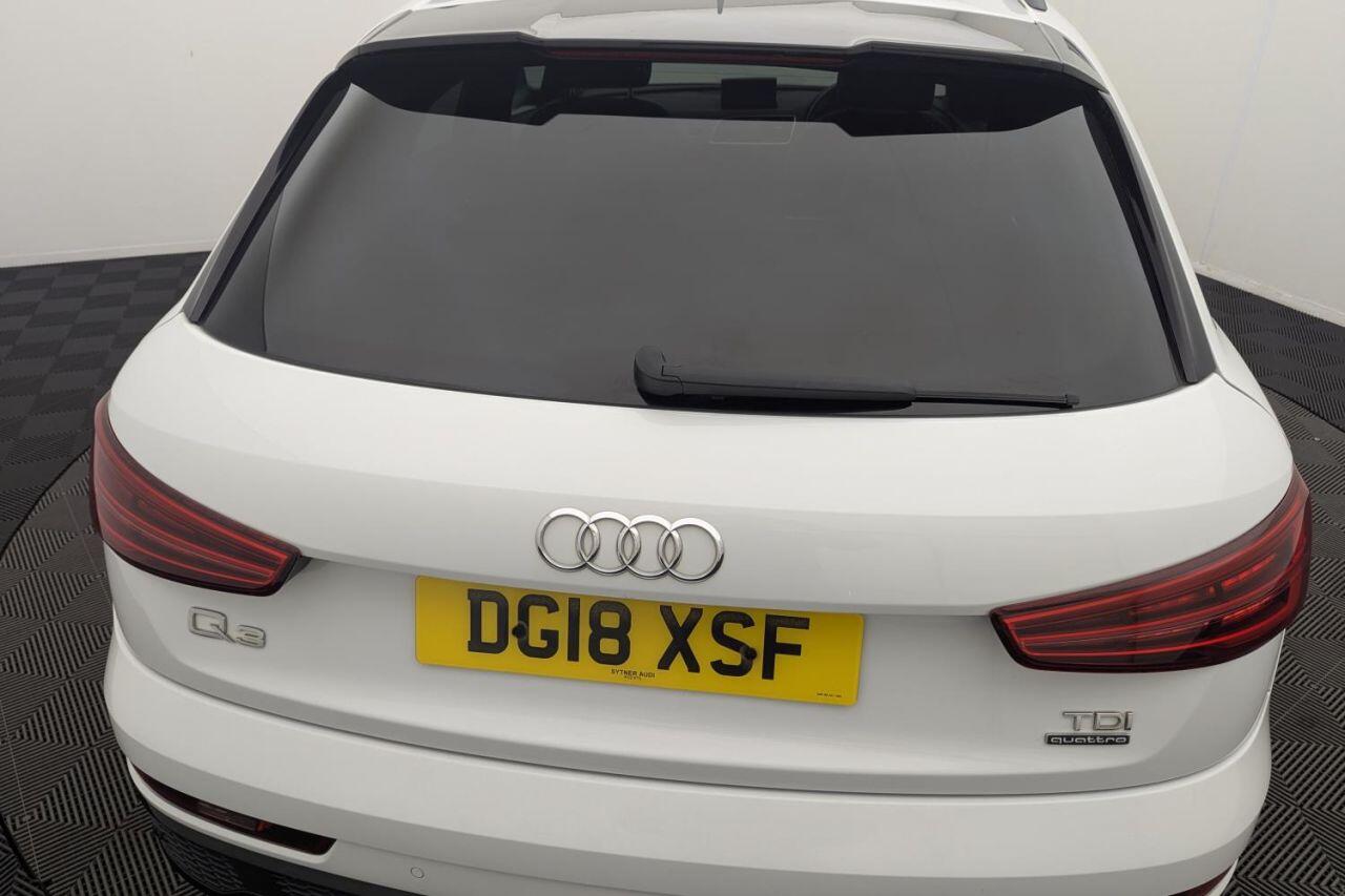 Audi Q3 view 42