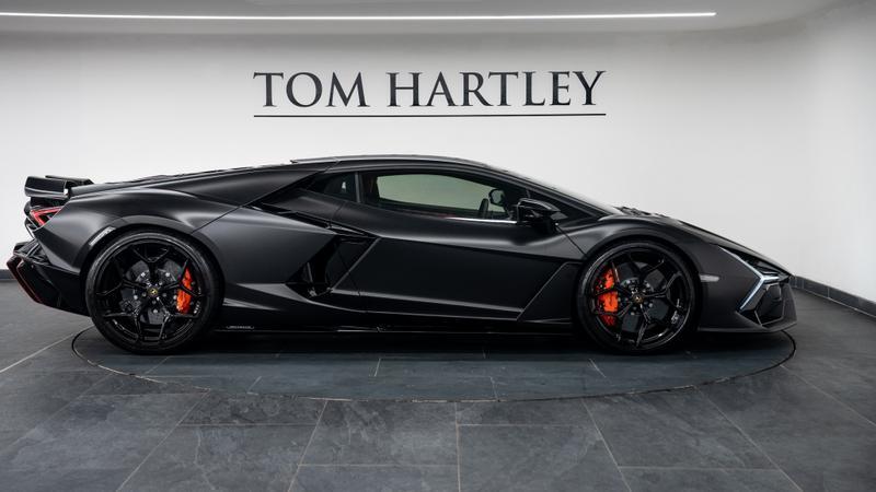 Lamborghini Revuelto view 8