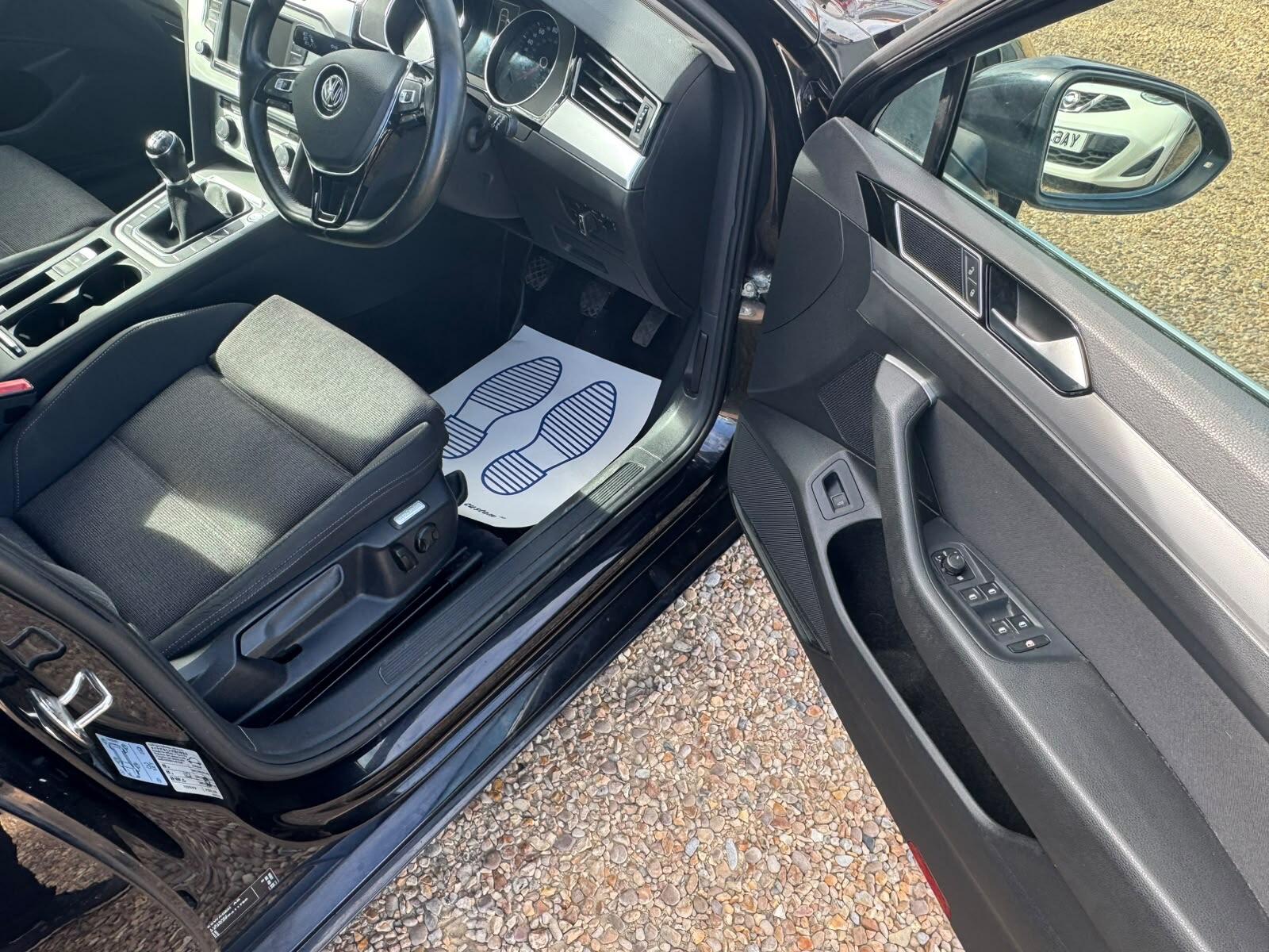 Volkswagen Passat view 14