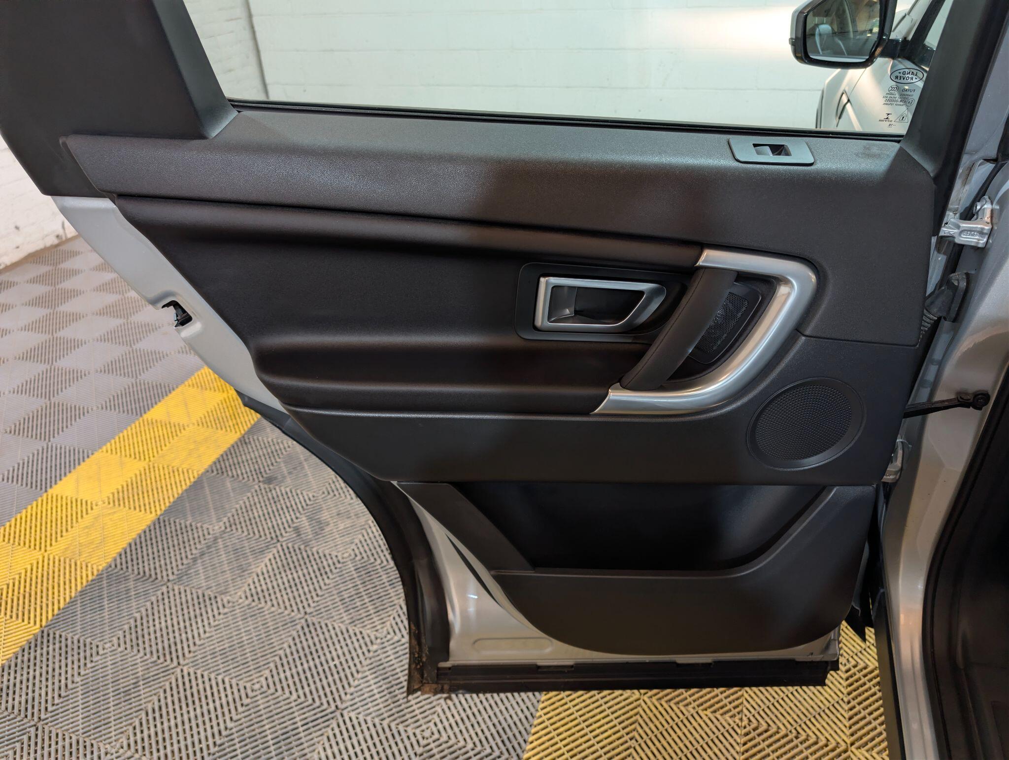Land Rover Discovery Sport view 66