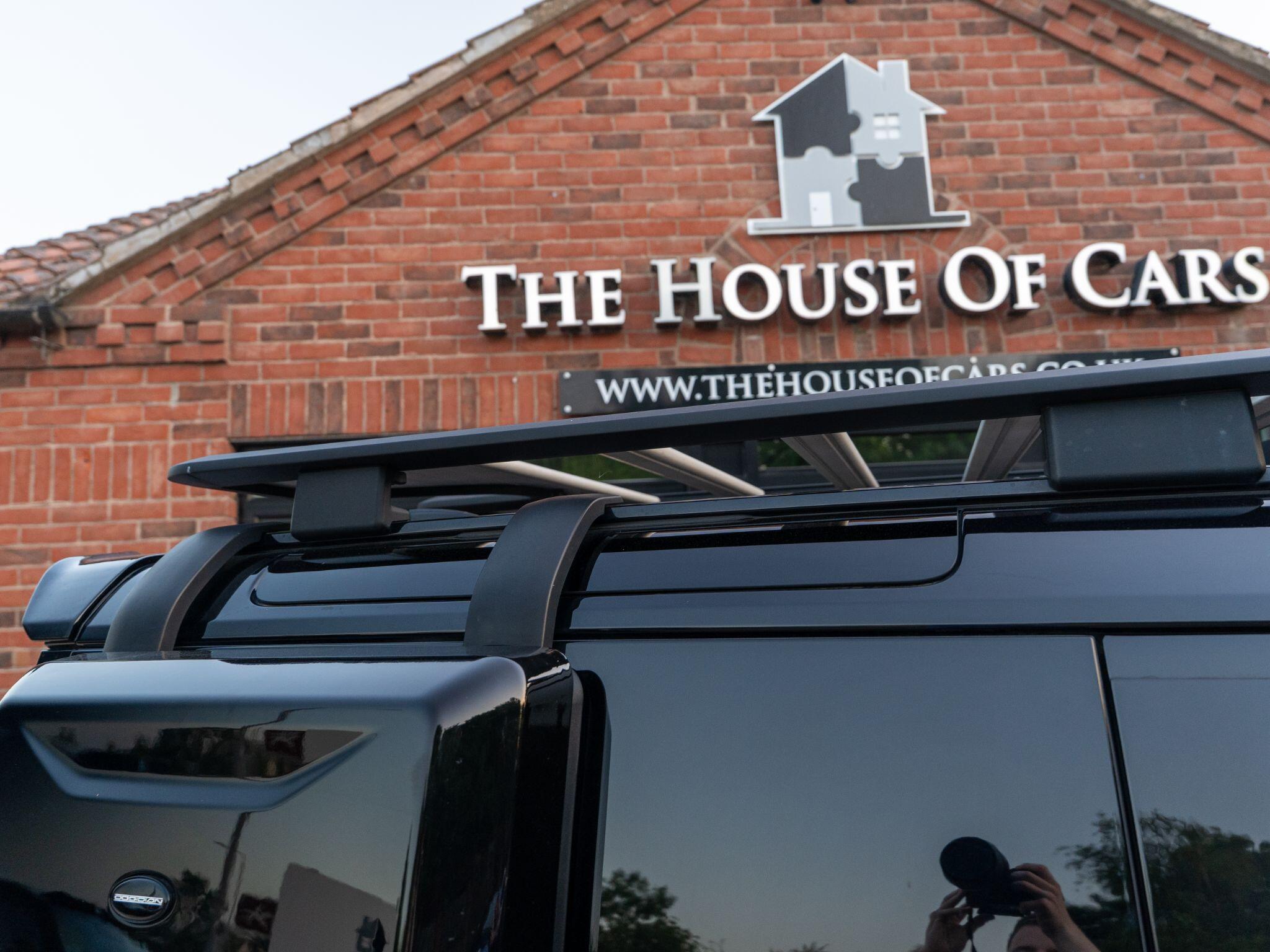 Land Rover Defender 90 view 34
