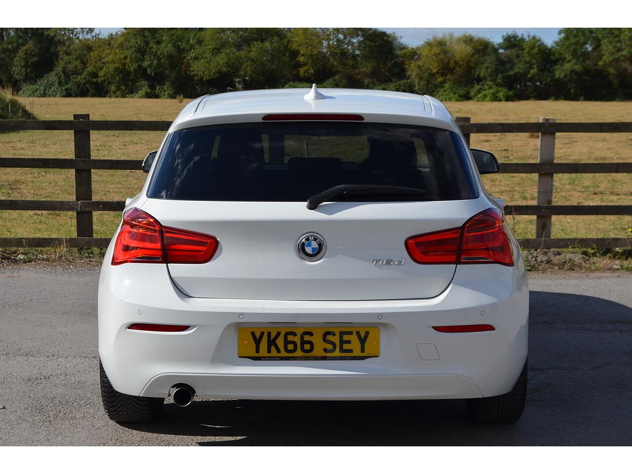 BMW 1 Series view 8