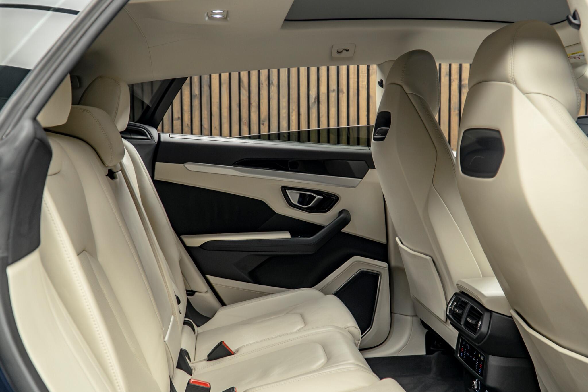 Lamborghini Urus view 48