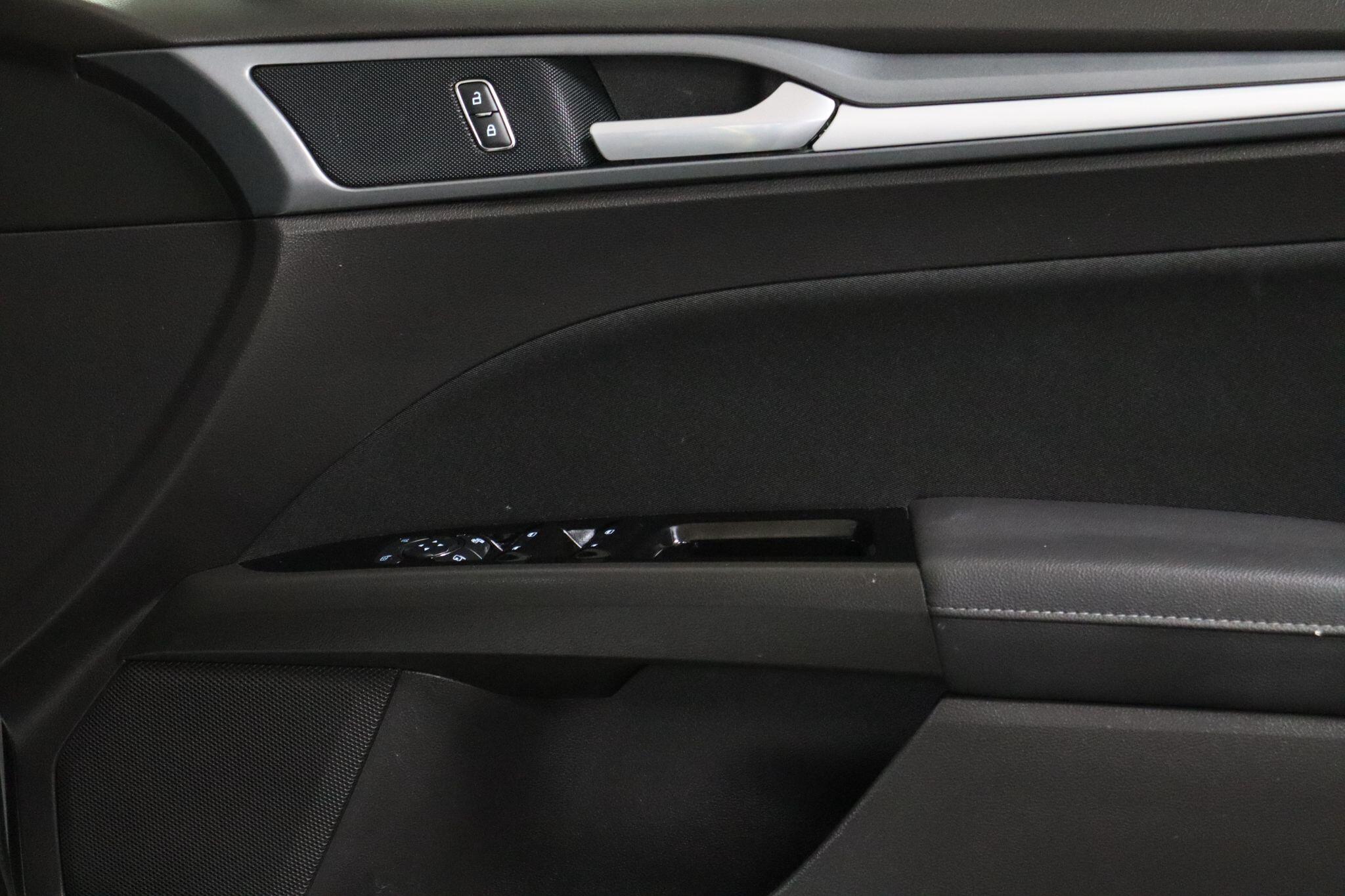 Ford Mondeo view 36
