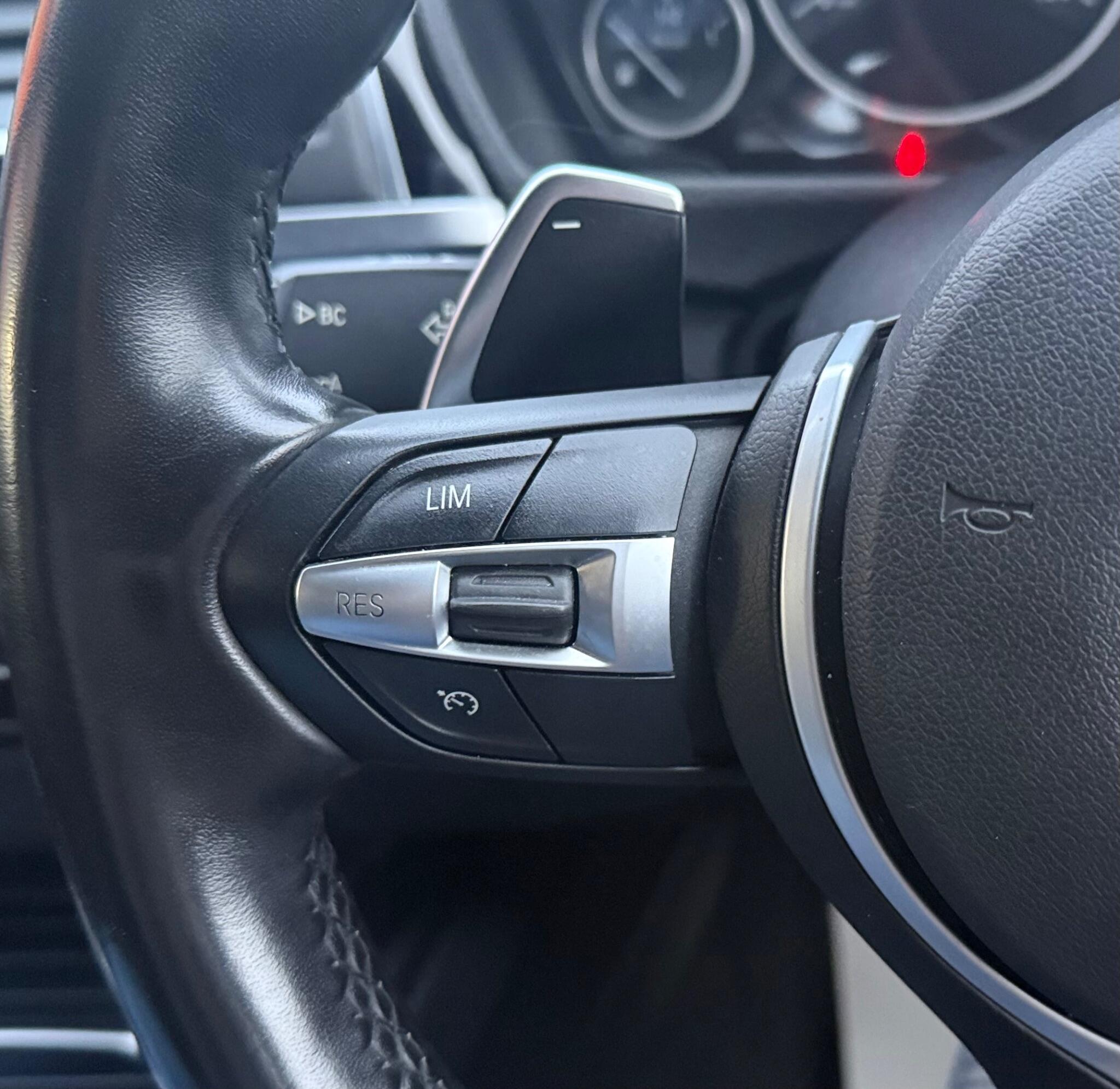 BMW 3 Series view 22
