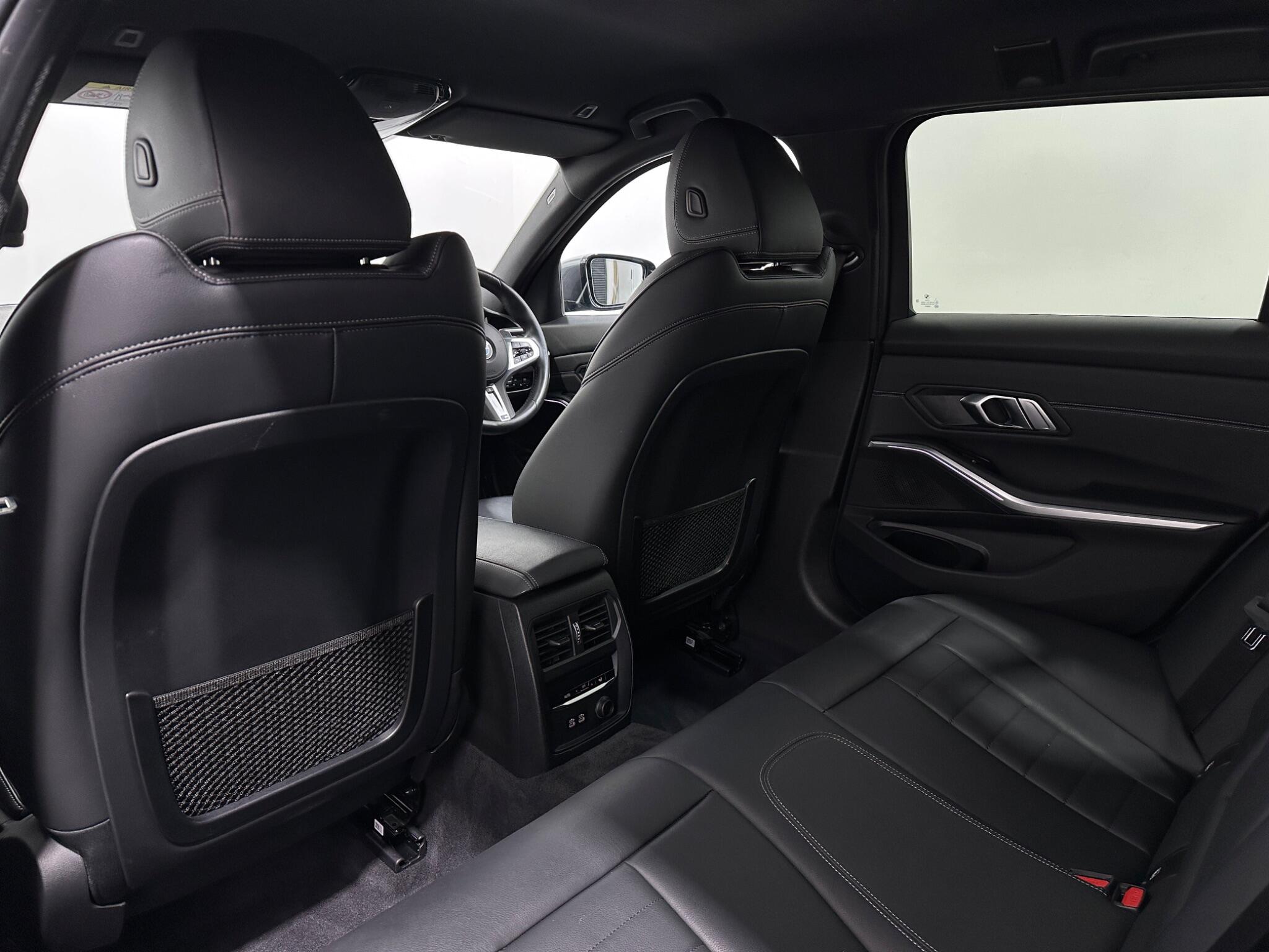 BMW 3 Series view 40