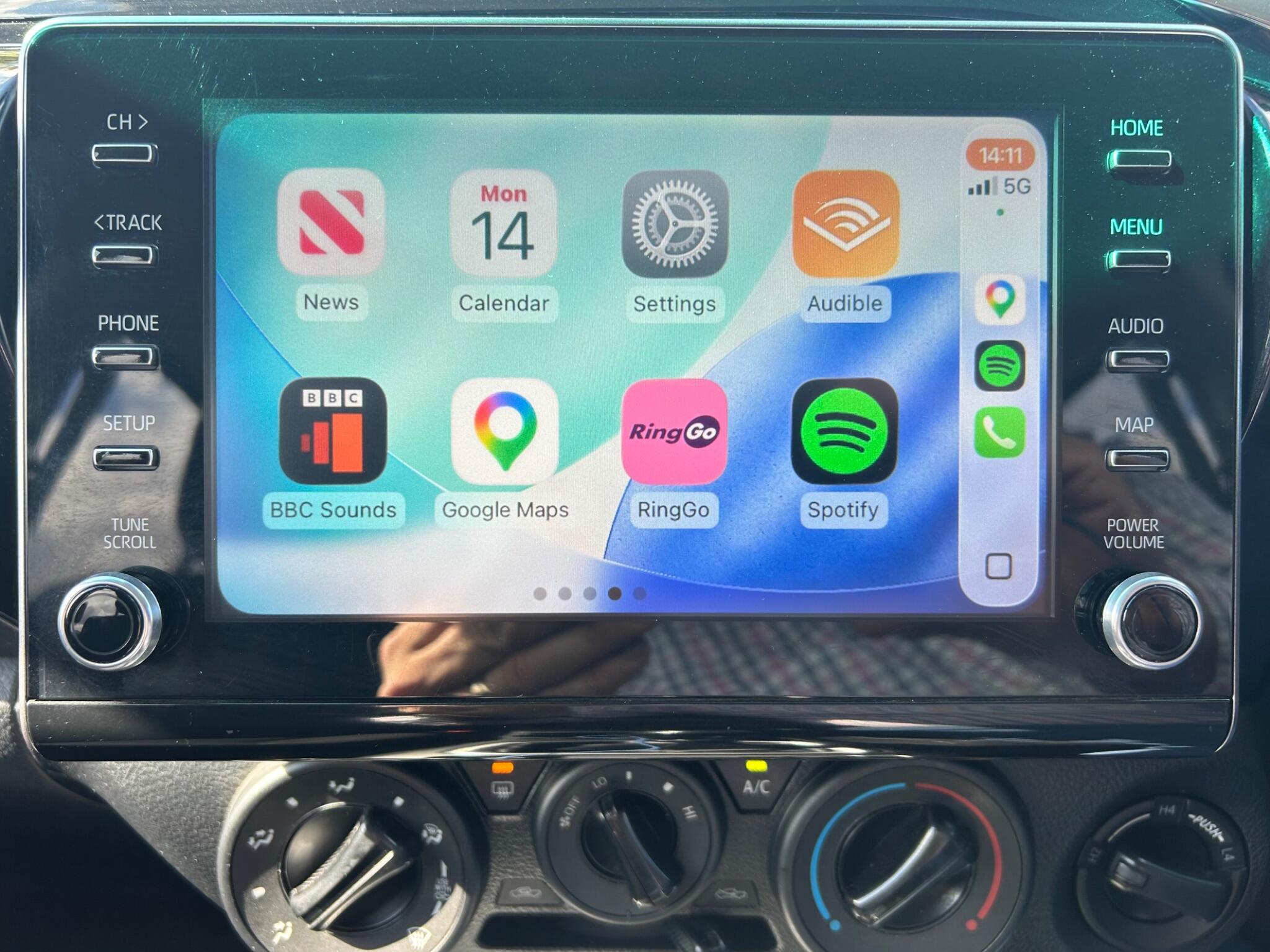 Toyota Hilux view 29