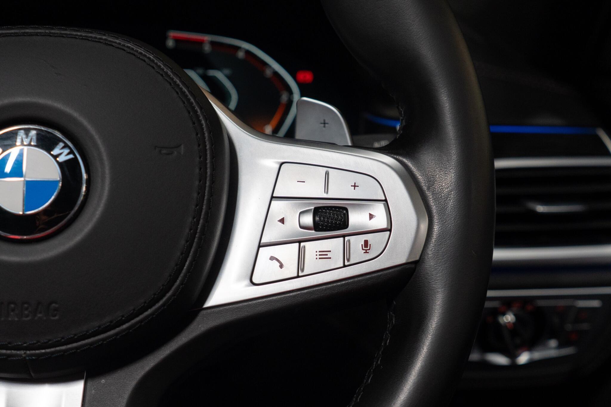 BMW 7 Series view 31