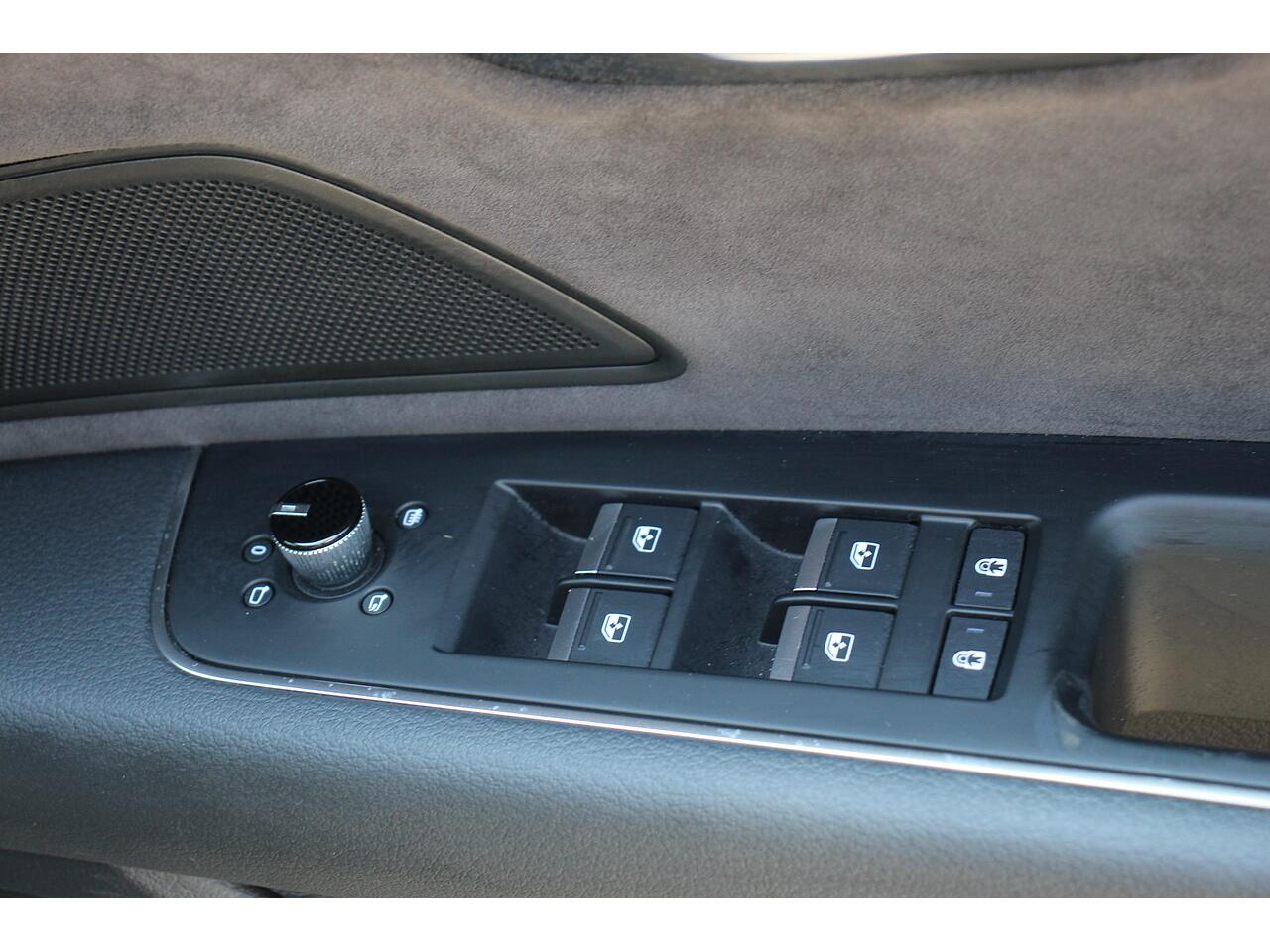 Audi A8 view 35