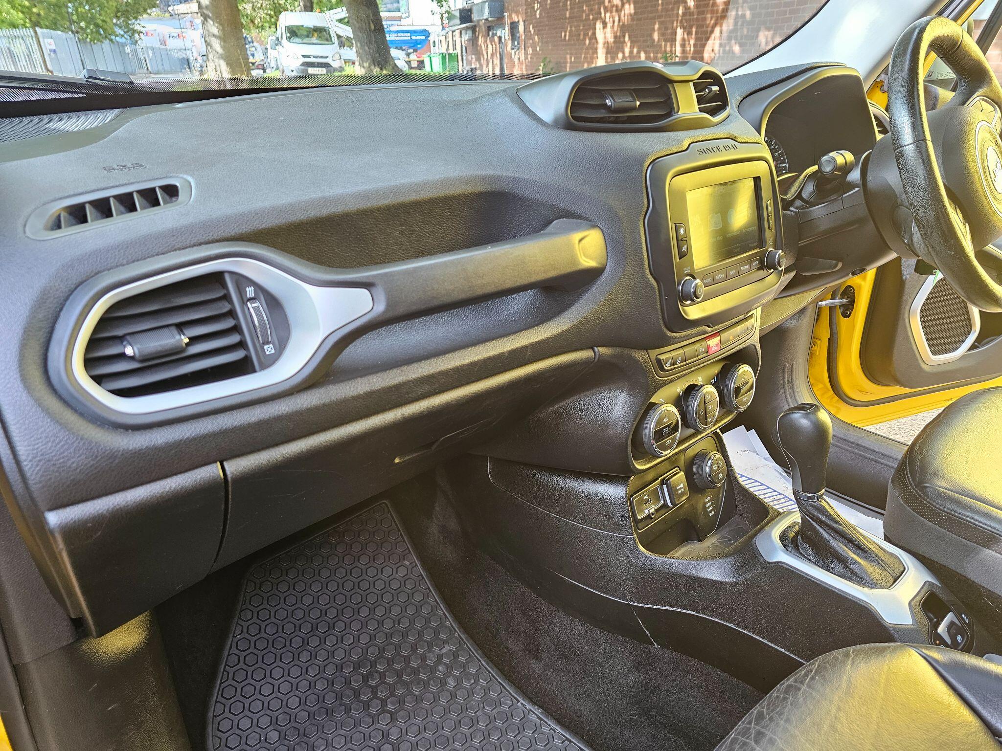 Jeep Renegade view 36